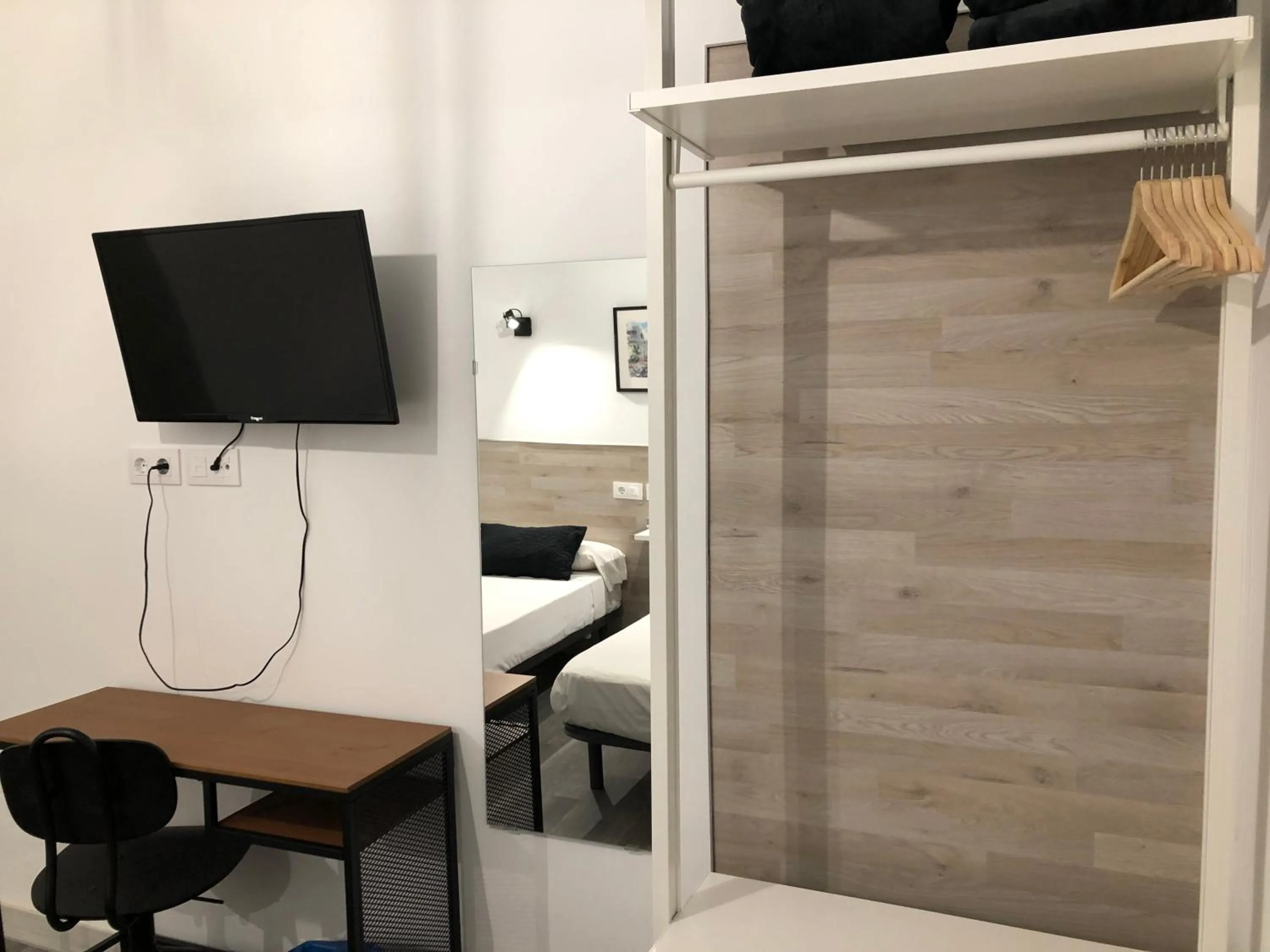 TV and multimedia in Hostal Rías Bajas