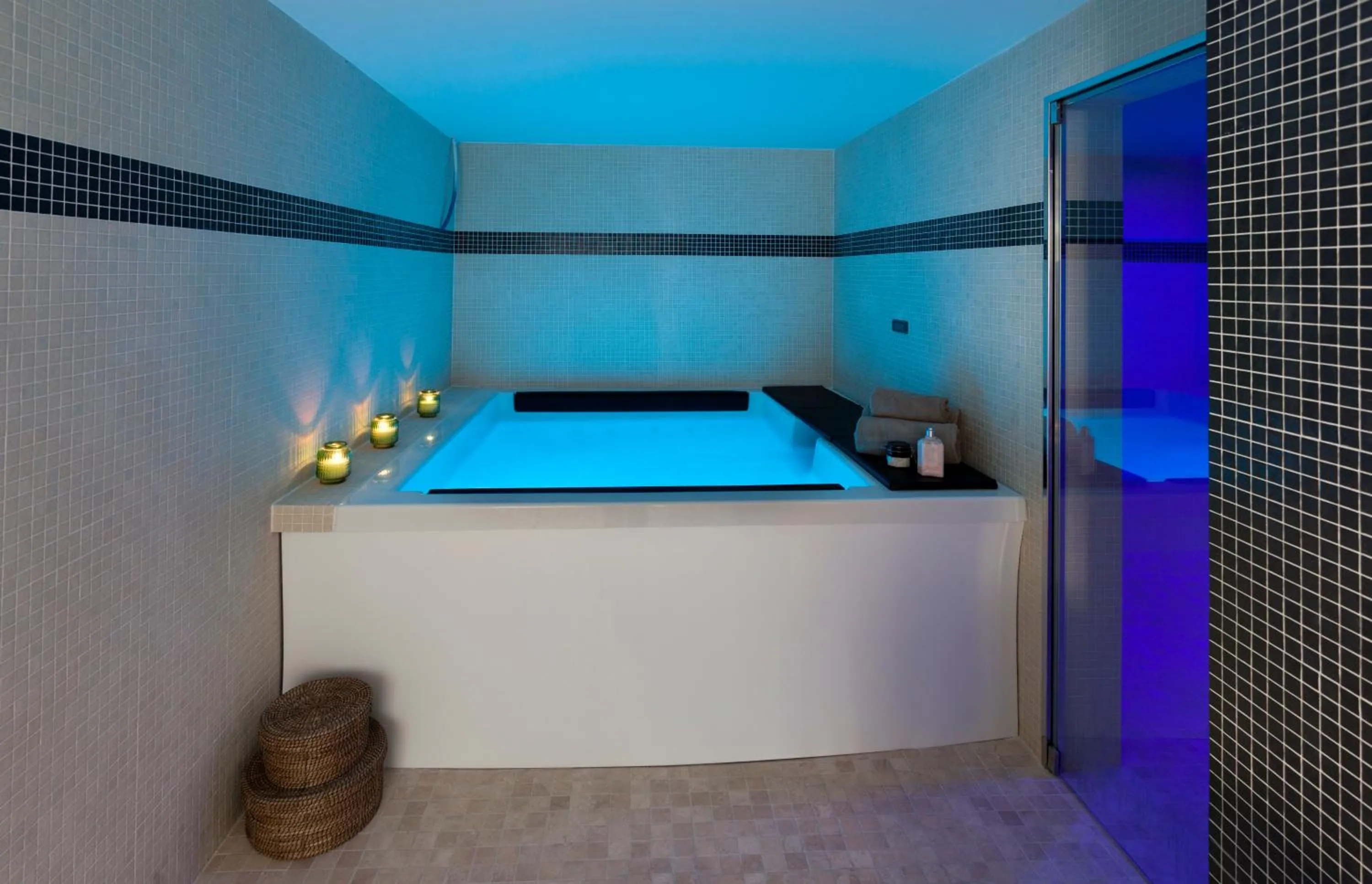 Hot Tub in Le Vieux Castillon