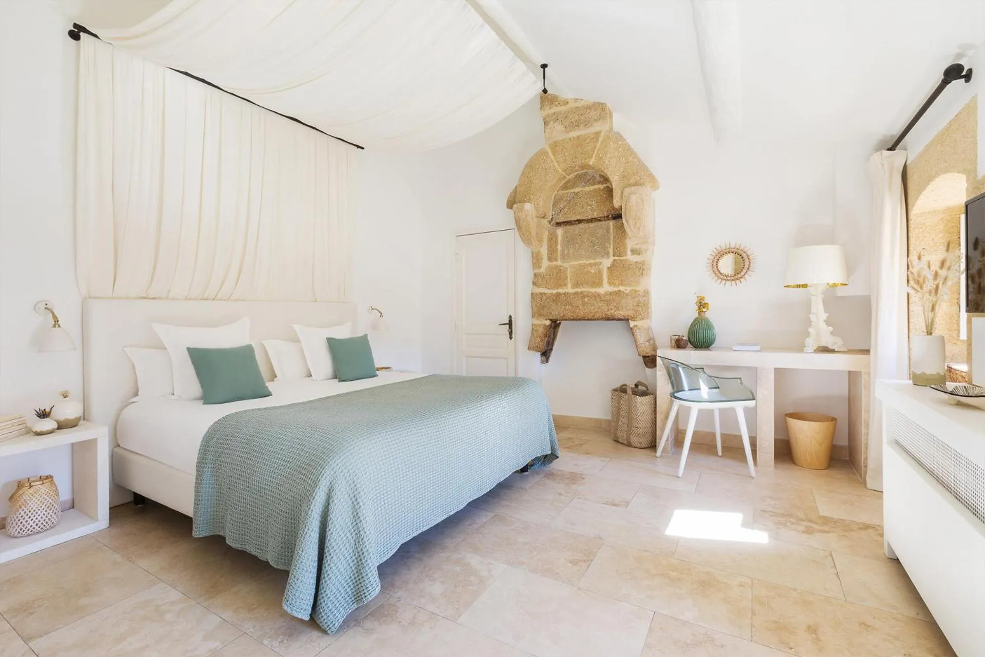 Bed in Le Vieux Castillon