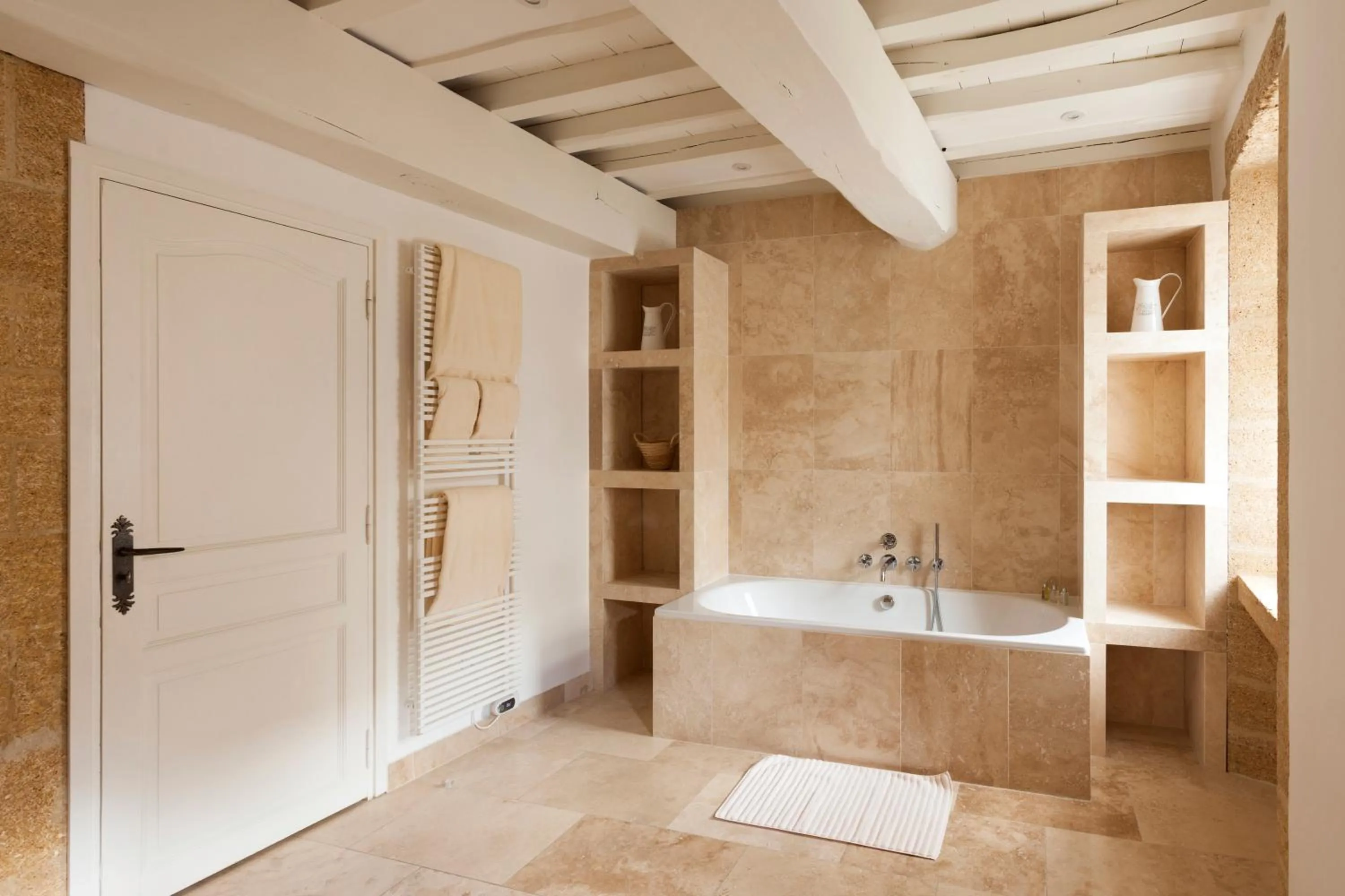 Bathroom in Le Vieux Castillon