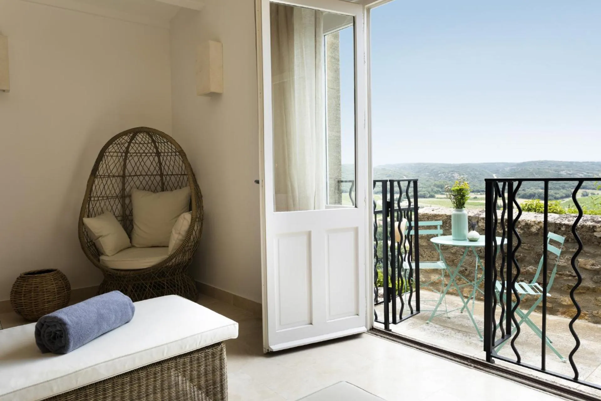 Natural landscape, Bed in Le Vieux Castillon