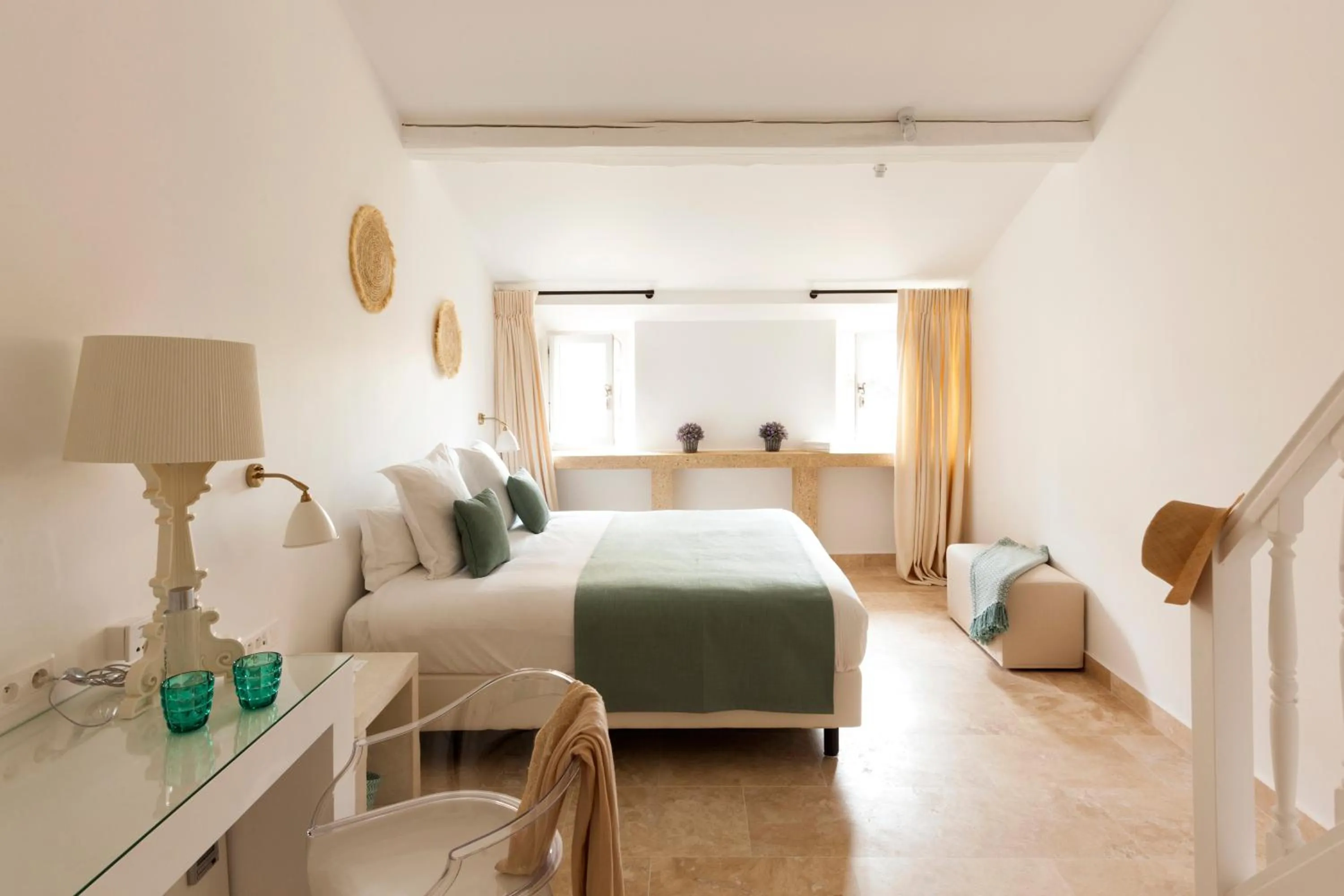 Photo of the whole room, Bed in Le Vieux Castillon