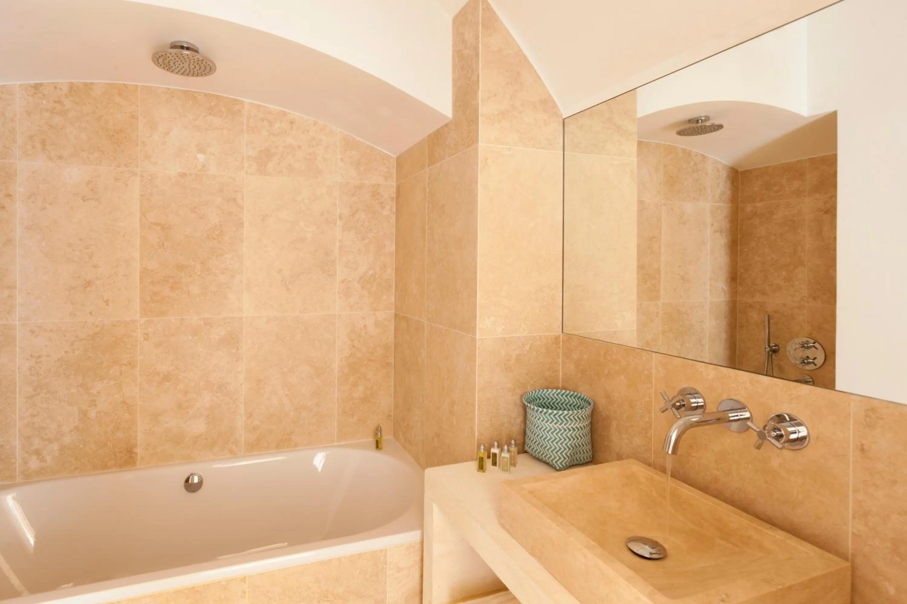 Bathroom in Le Vieux Castillon