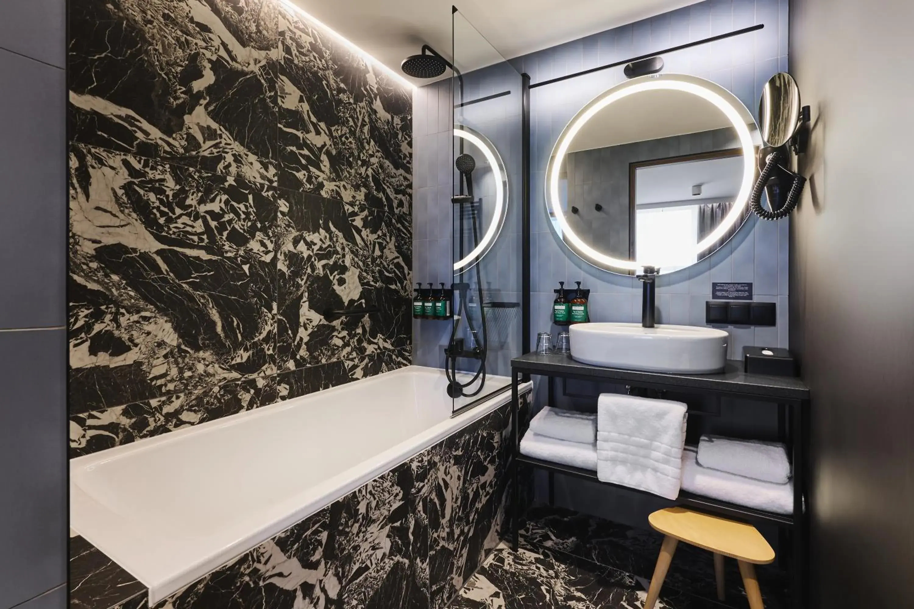 Bathroom in voco Katowice by IHG Bathroom in voco Katowice by IHG