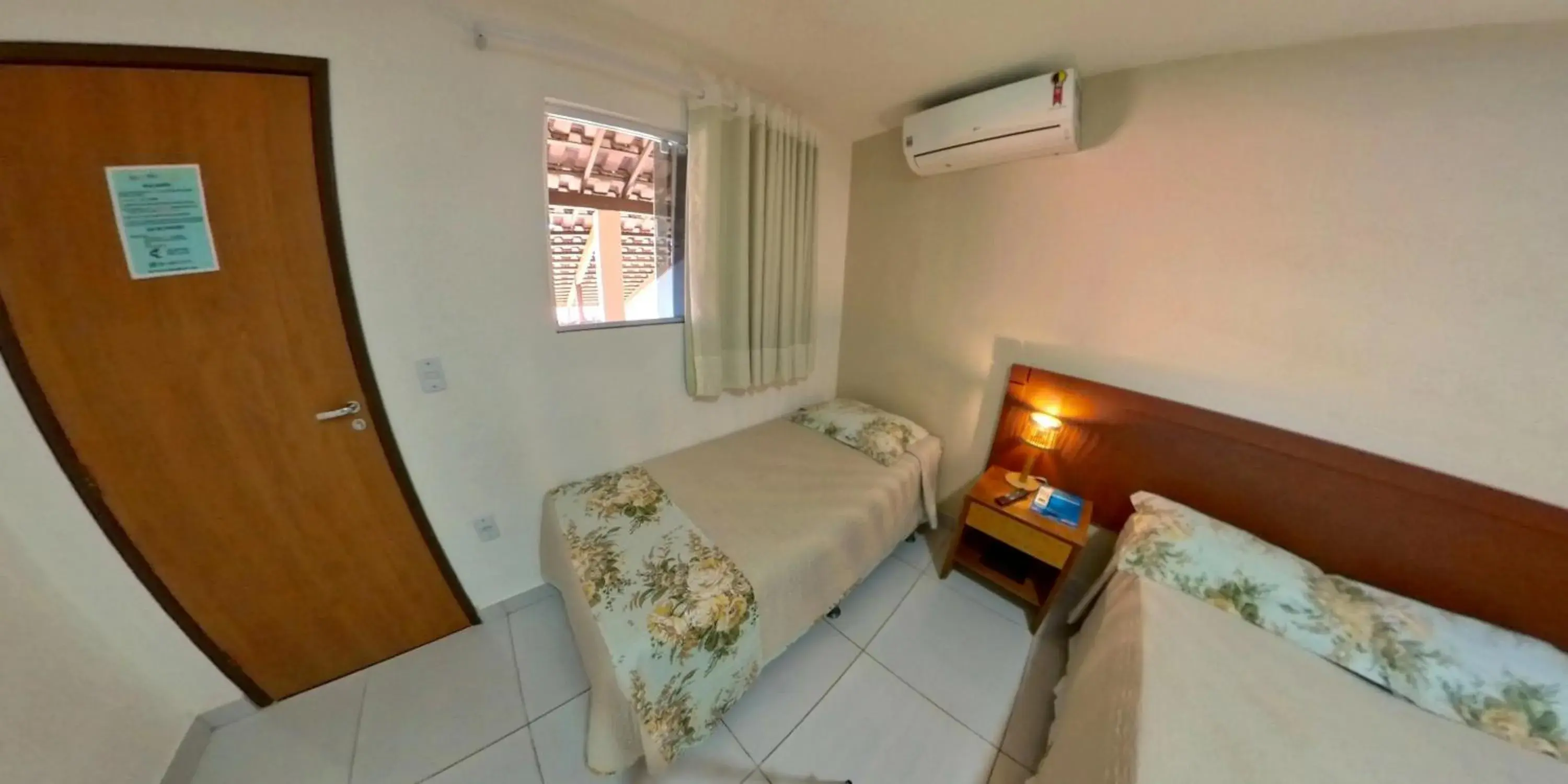 Budget Triple Room - single occupancy in Pousada Mar e Brisa Budget Triple Room - single occupancy in Pousada Mar e Brisa
