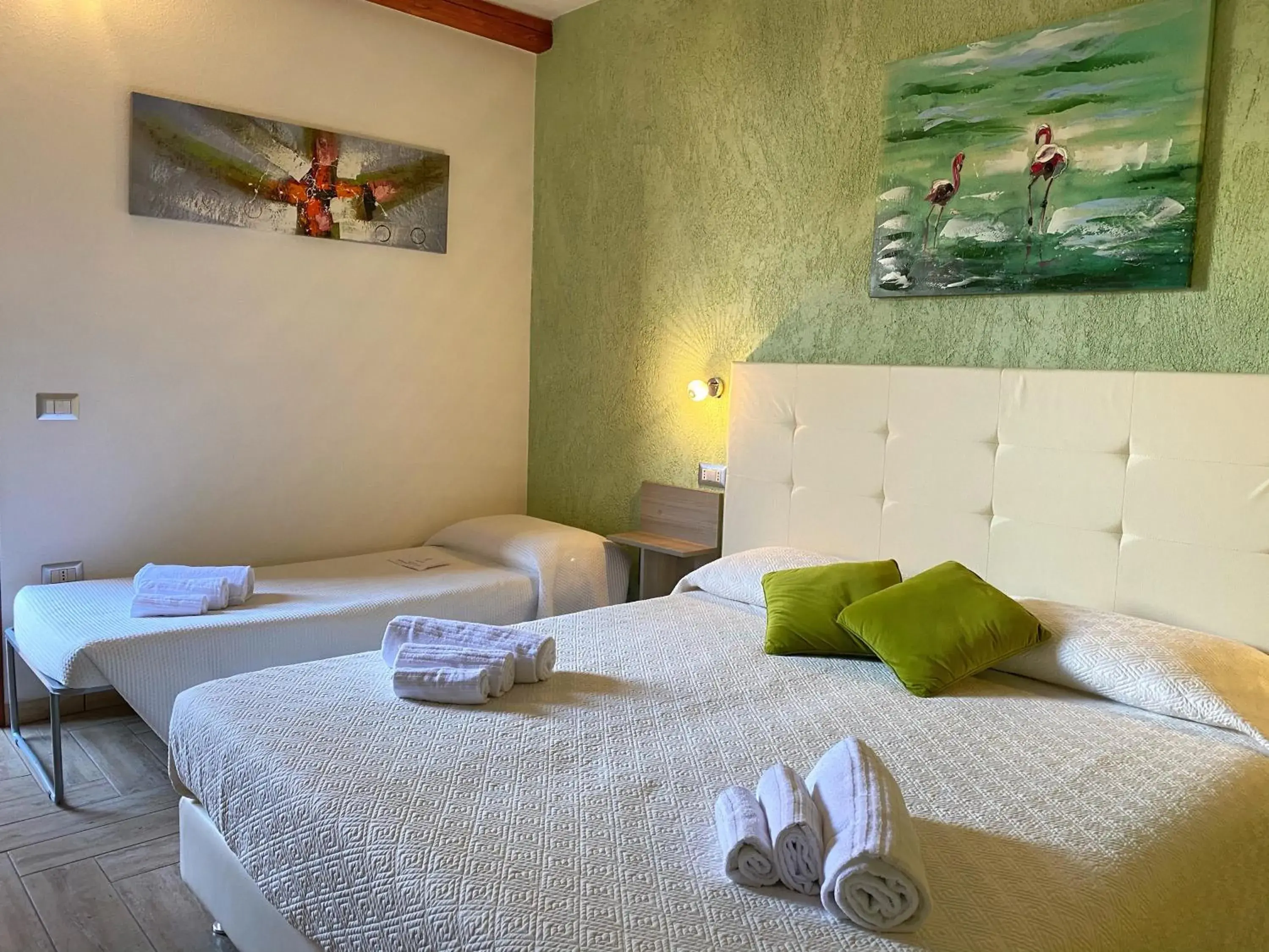 Comfort Triple Room with Shower in Gioia Guesthouse Comfort Triple Room with Shower in Gioia Guesthouse