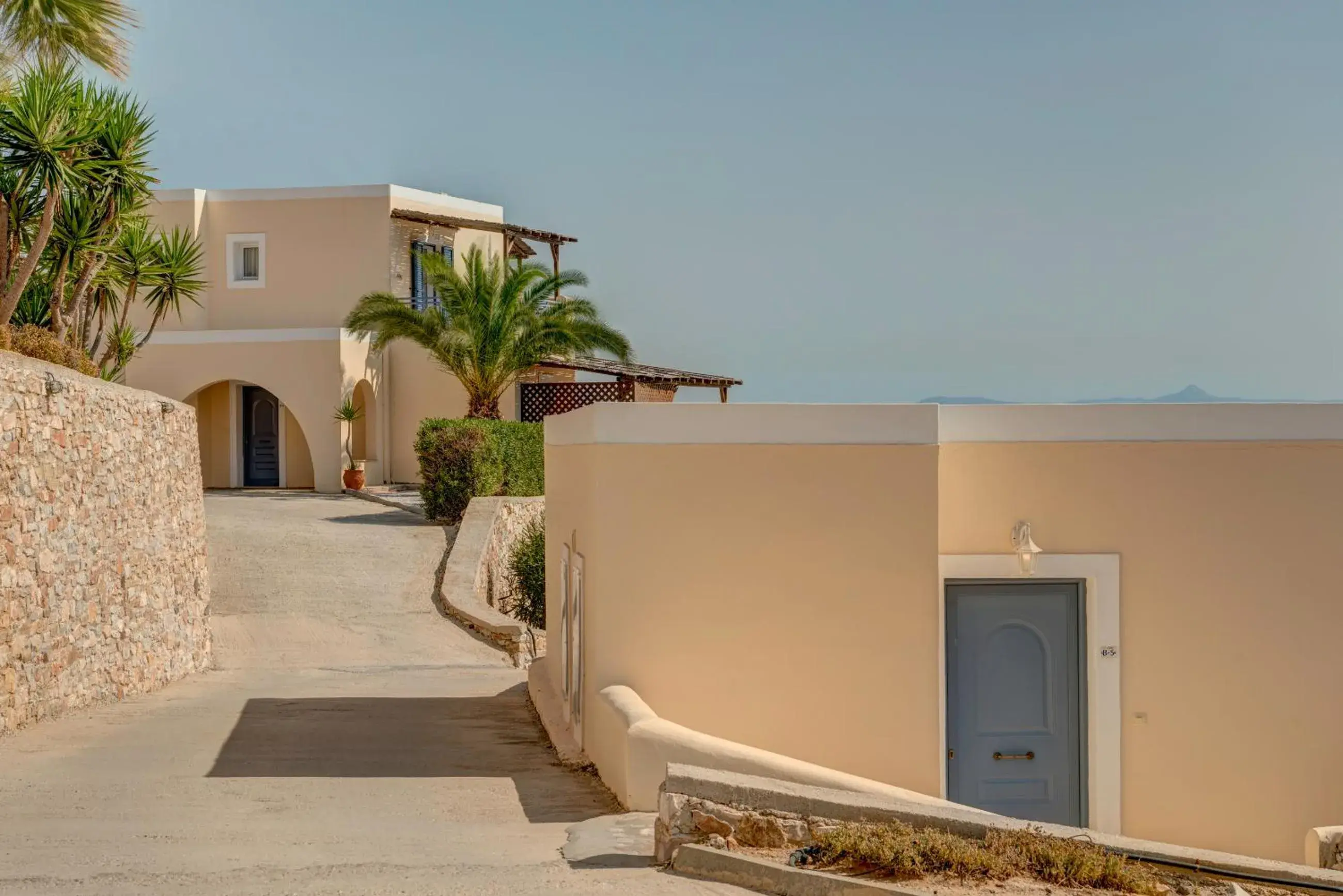 Property building in Sunrise Beach Suites Property building in Sunrise Beach Suites