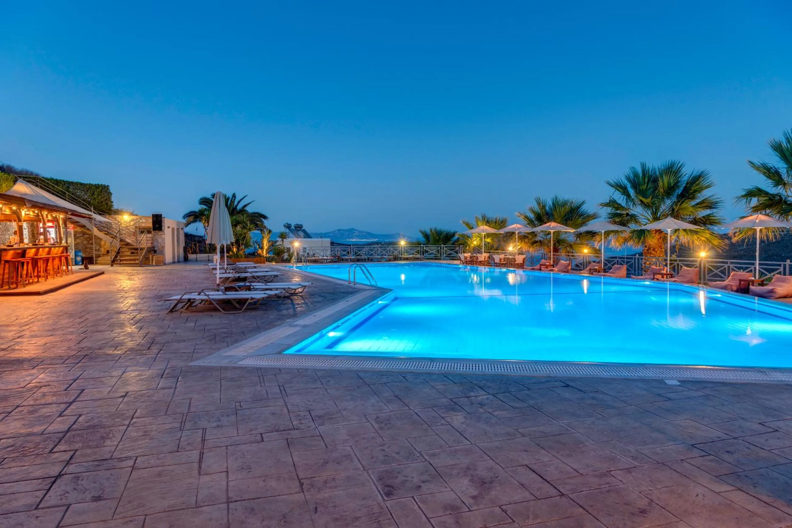 Swimming pool in Sunrise Beach Suites