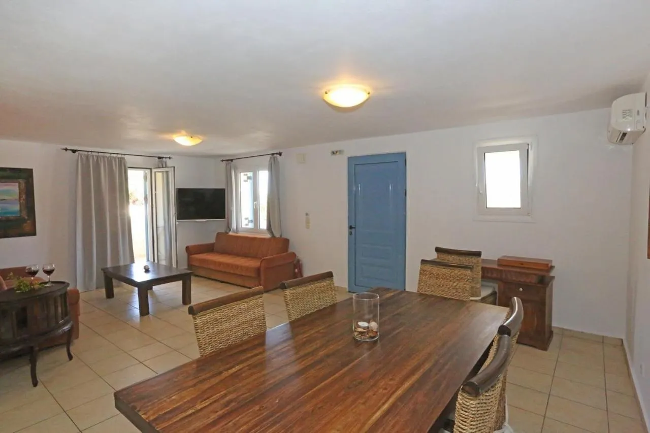 Residence with Sea View in Sunrise Beach Suites