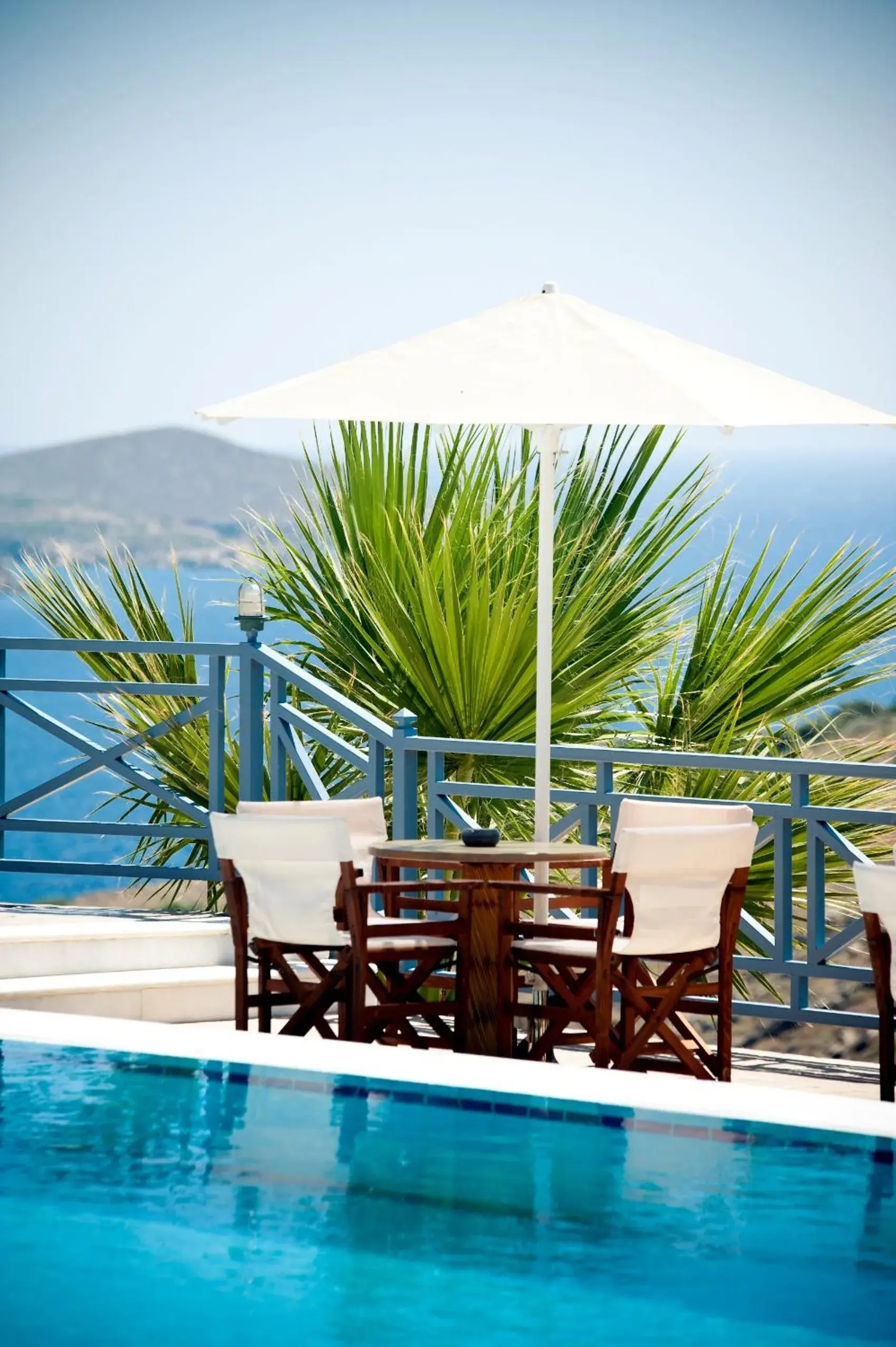 Swimming pool in Sunrise Beach Suites Swimming pool in Sunrise Beach Suites