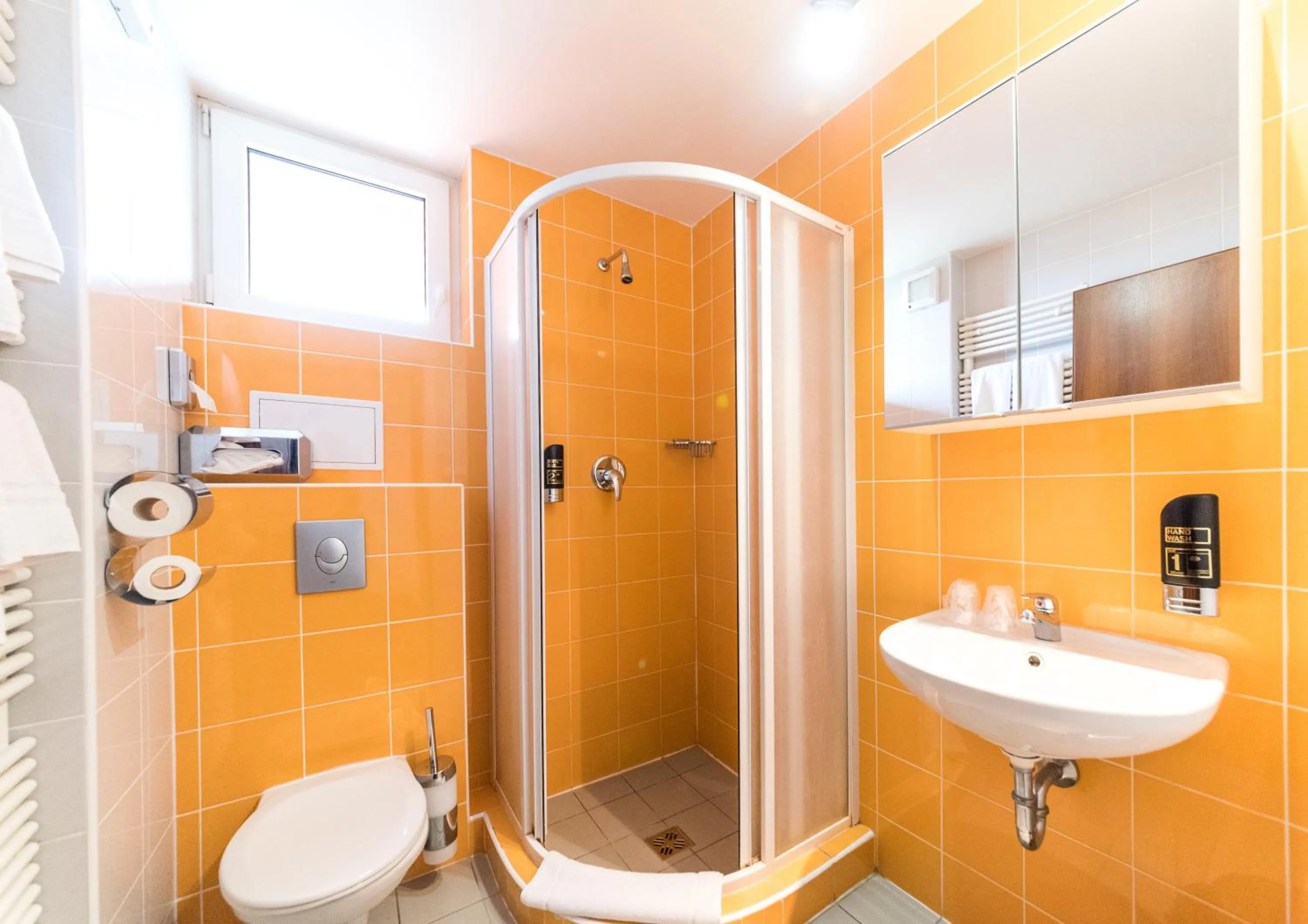 Shower in Hotel Termal Mušov