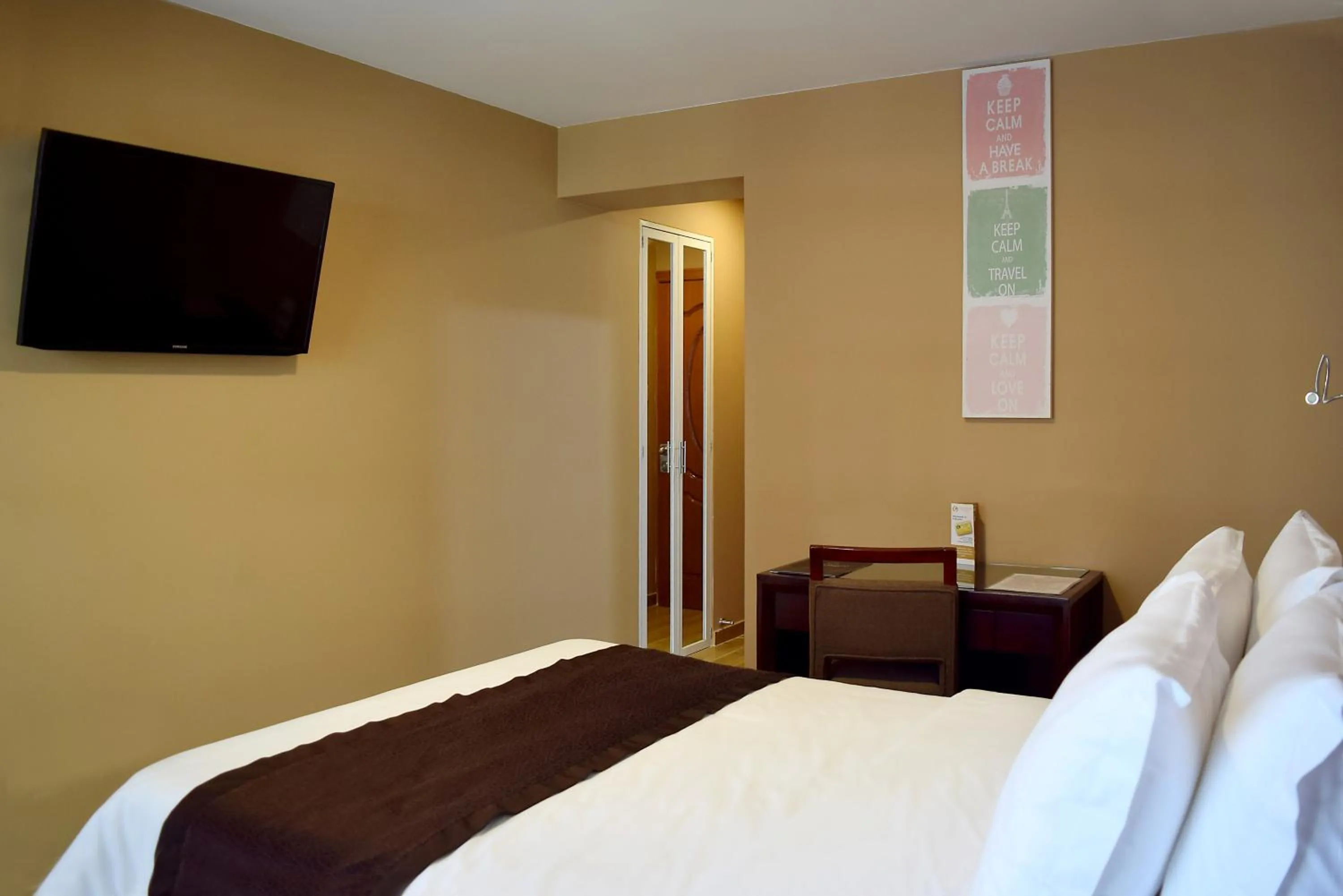 Photo of the whole room, Bed in Gran Mundo Hotel & Suites