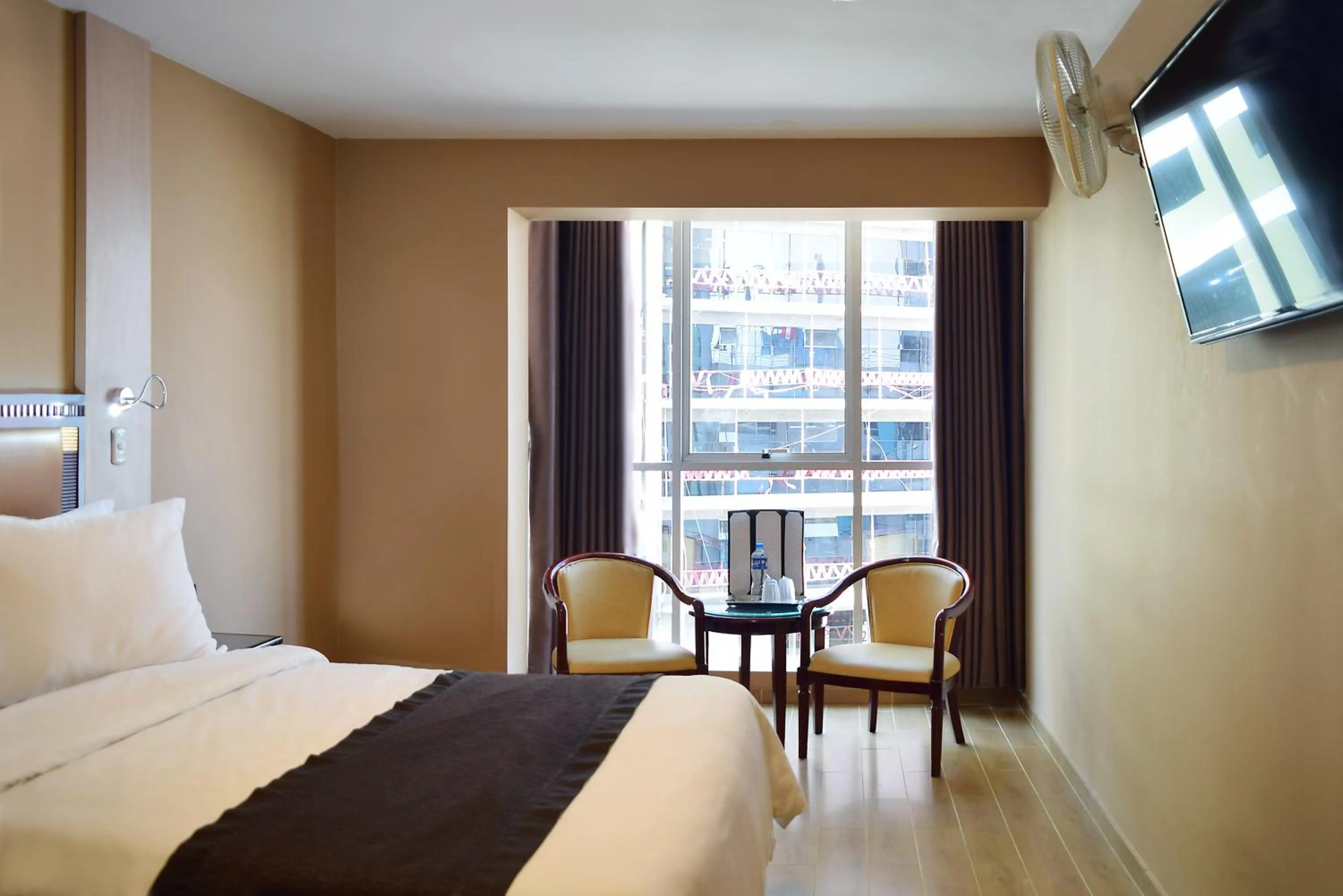 Photo of the whole room, Bed in Gran Mundo Hotel & Suites