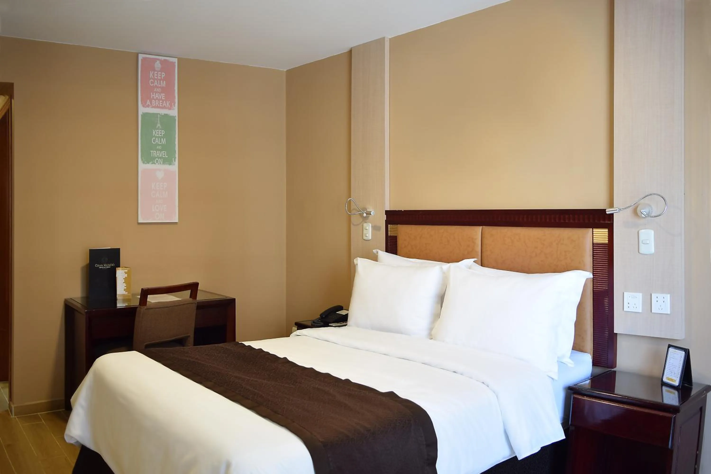 Photo of the whole room, Bed in Gran Mundo Hotel & Suites