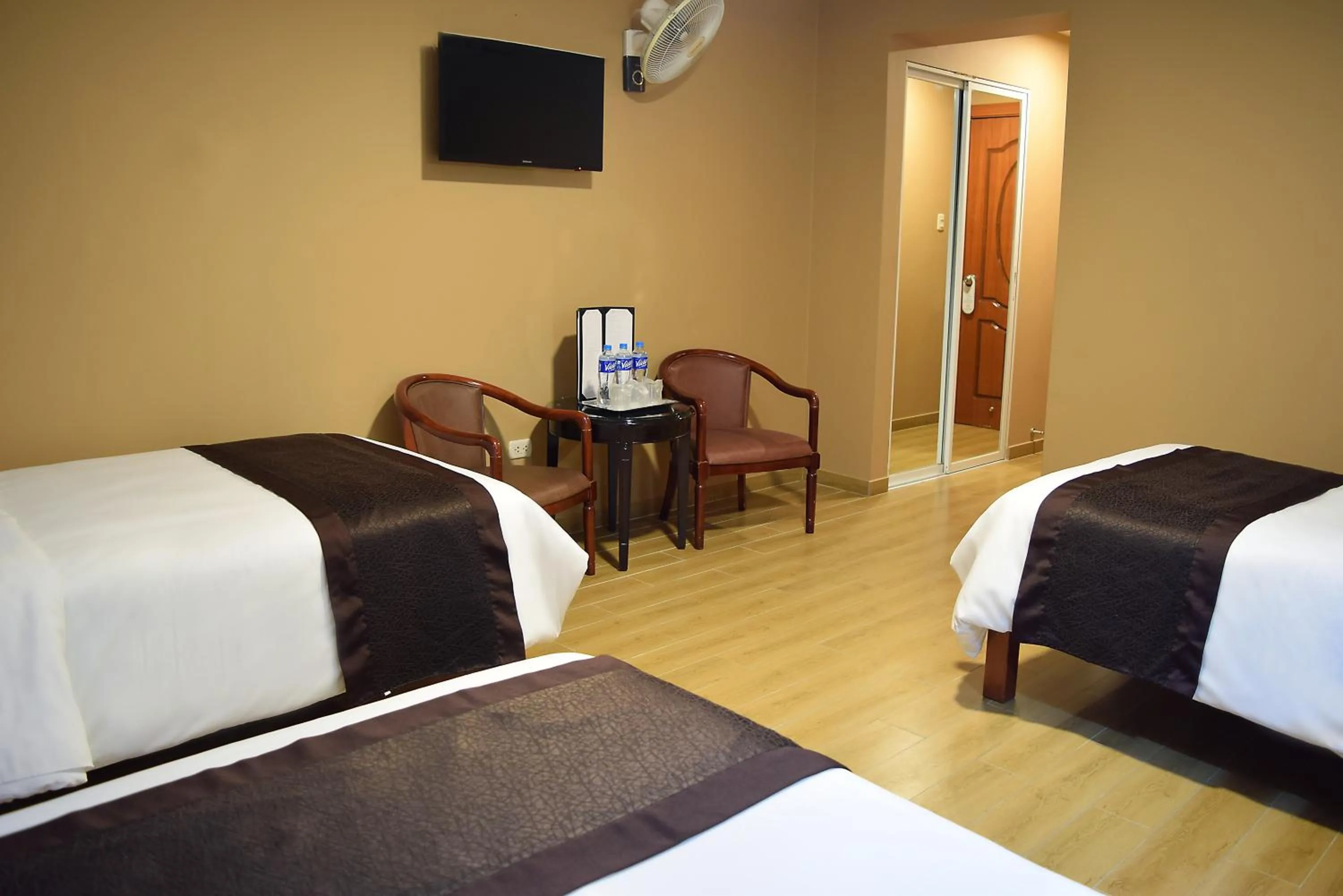 Photo of the whole room, Bed in Gran Mundo Hotel & Suites