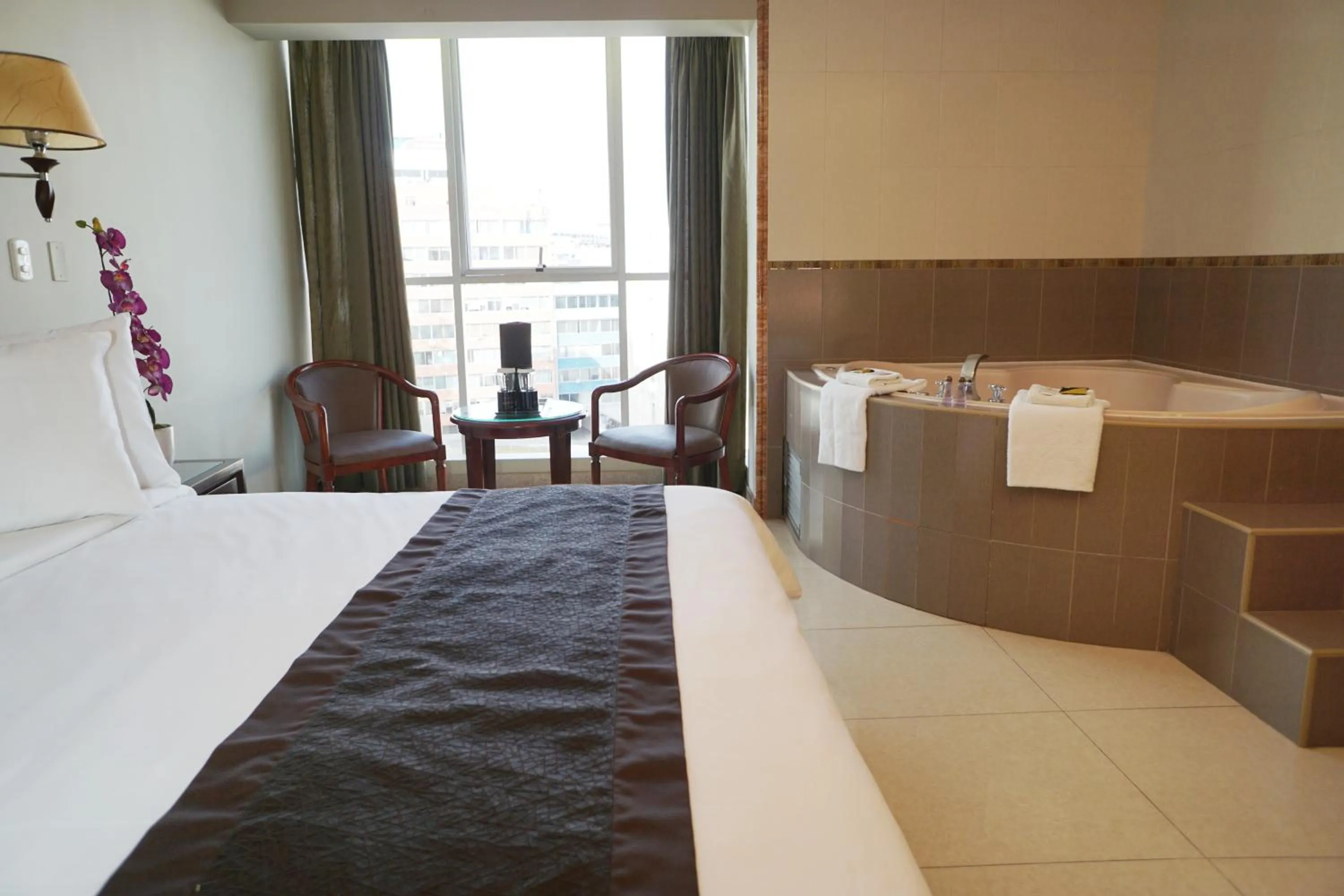 Bedroom, Bed in Gran Mundo Hotel & Suites