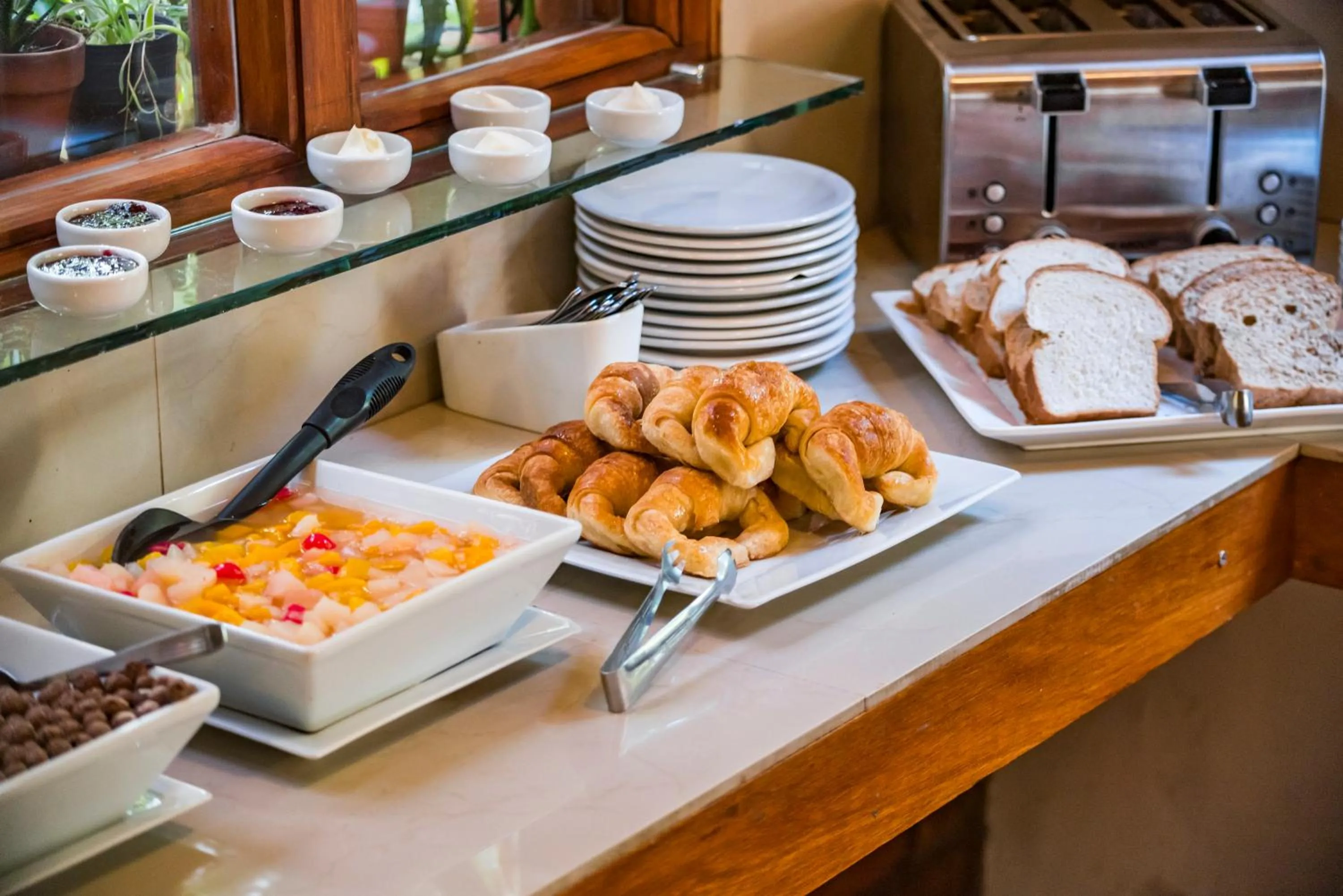 Buffet breakfast in Mirando al Sur