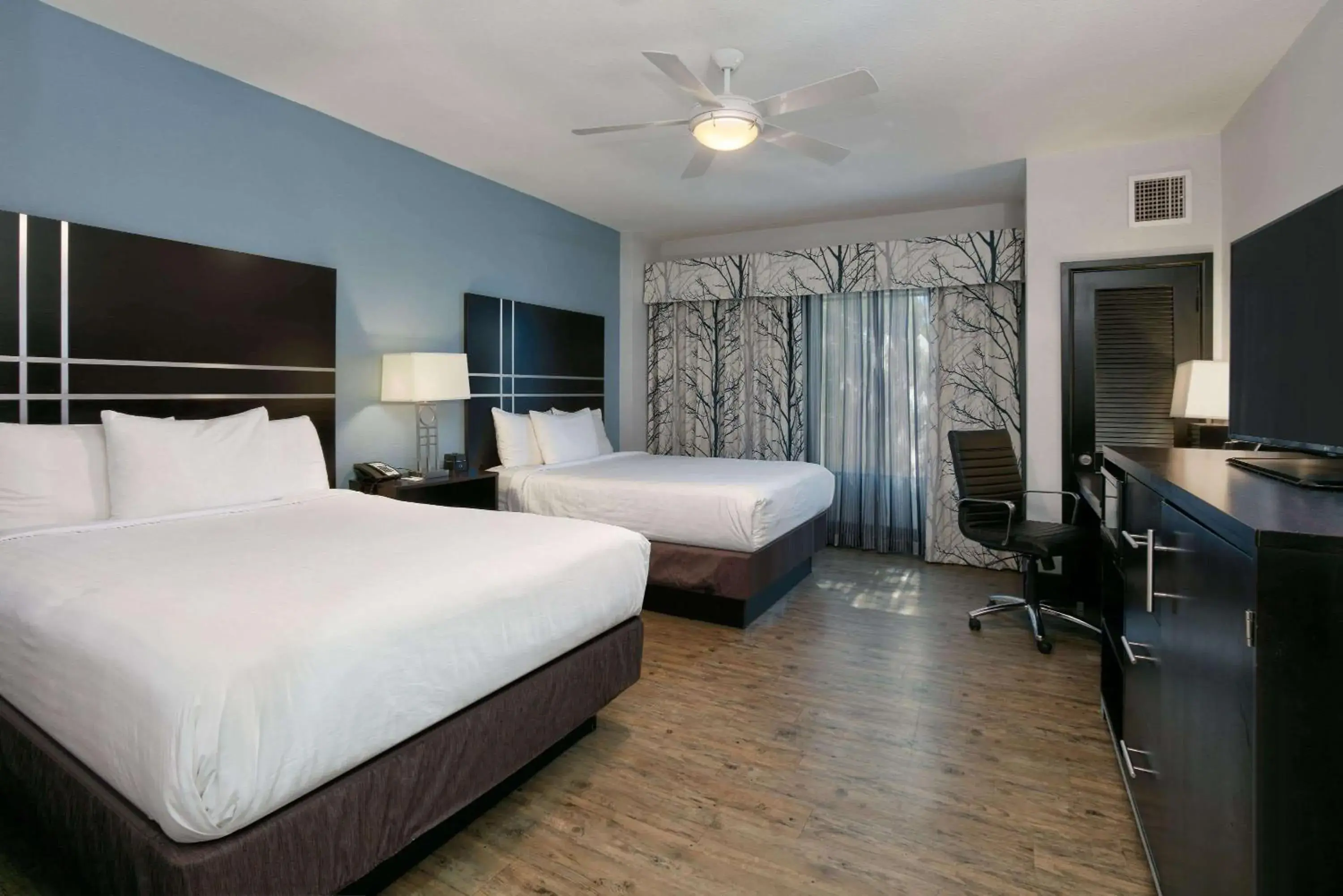 2 Queen Beds, Mobility/Hearing Accessible Suite, Tub w/ Grab Bars, Non-Smoking in La Quinta Inn & Suites by Wyndham Lubbock Southwest 2 Queen Beds, Mobility/Hearing Accessible Suite, Tub w/ Grab Bars, Non-Smoking in La Quinta Inn & Suites by Wyndham Lubbock Southwest