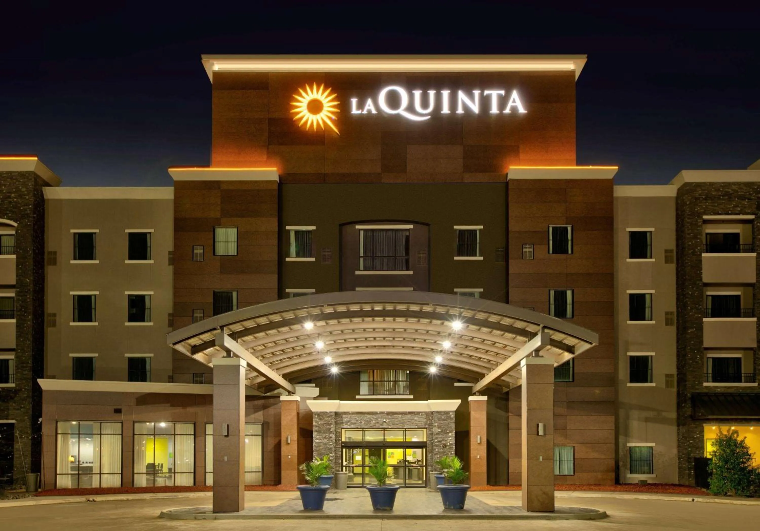 Property building in La Quinta Inn & Suites by Wyndham Lubbock Southwest