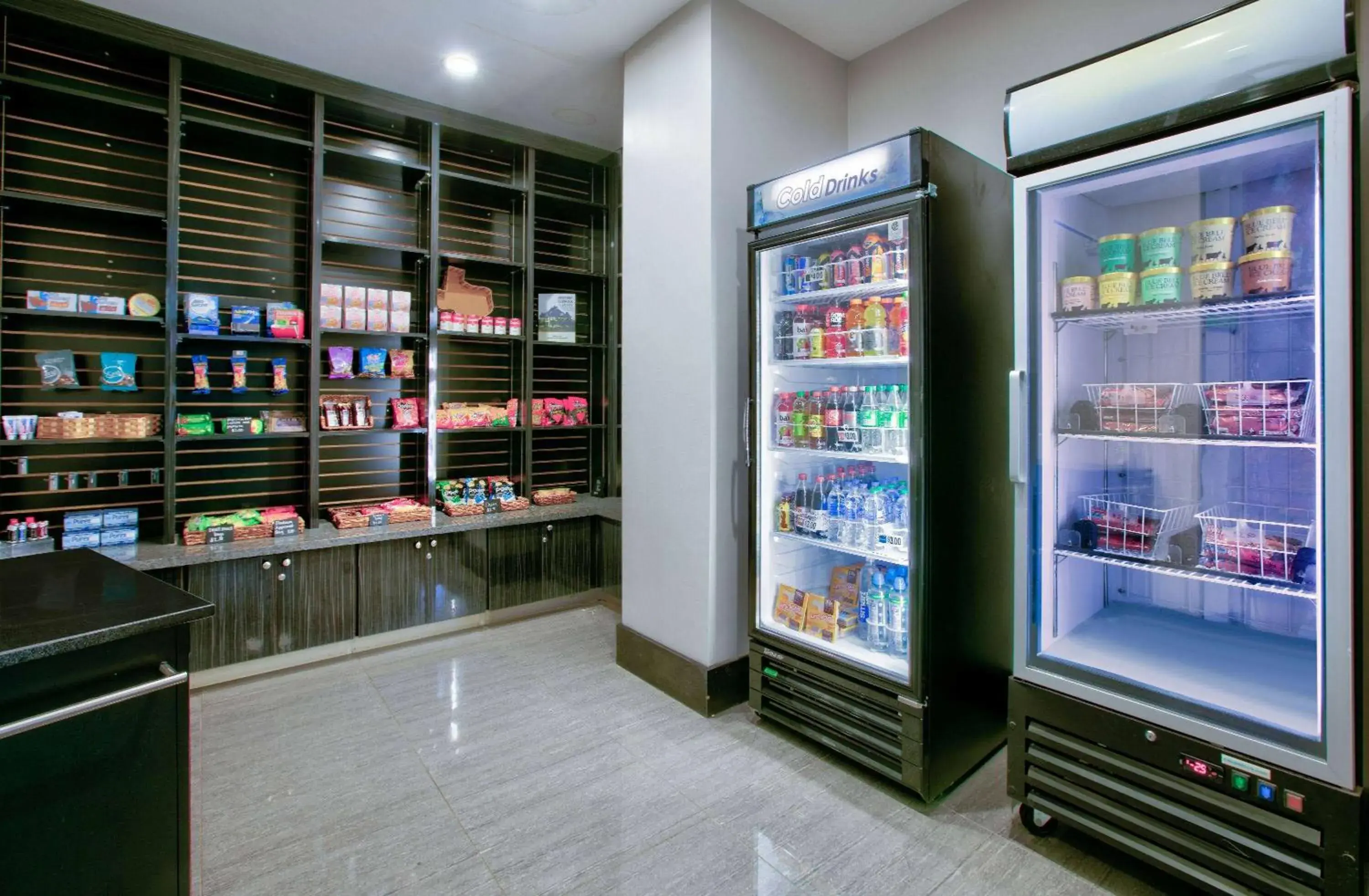 Food and drinks in La Quinta Inn & Suites by Wyndham Lubbock Southwest Food and drinks in La Quinta Inn & Suites by Wyndham Lubbock Southwest