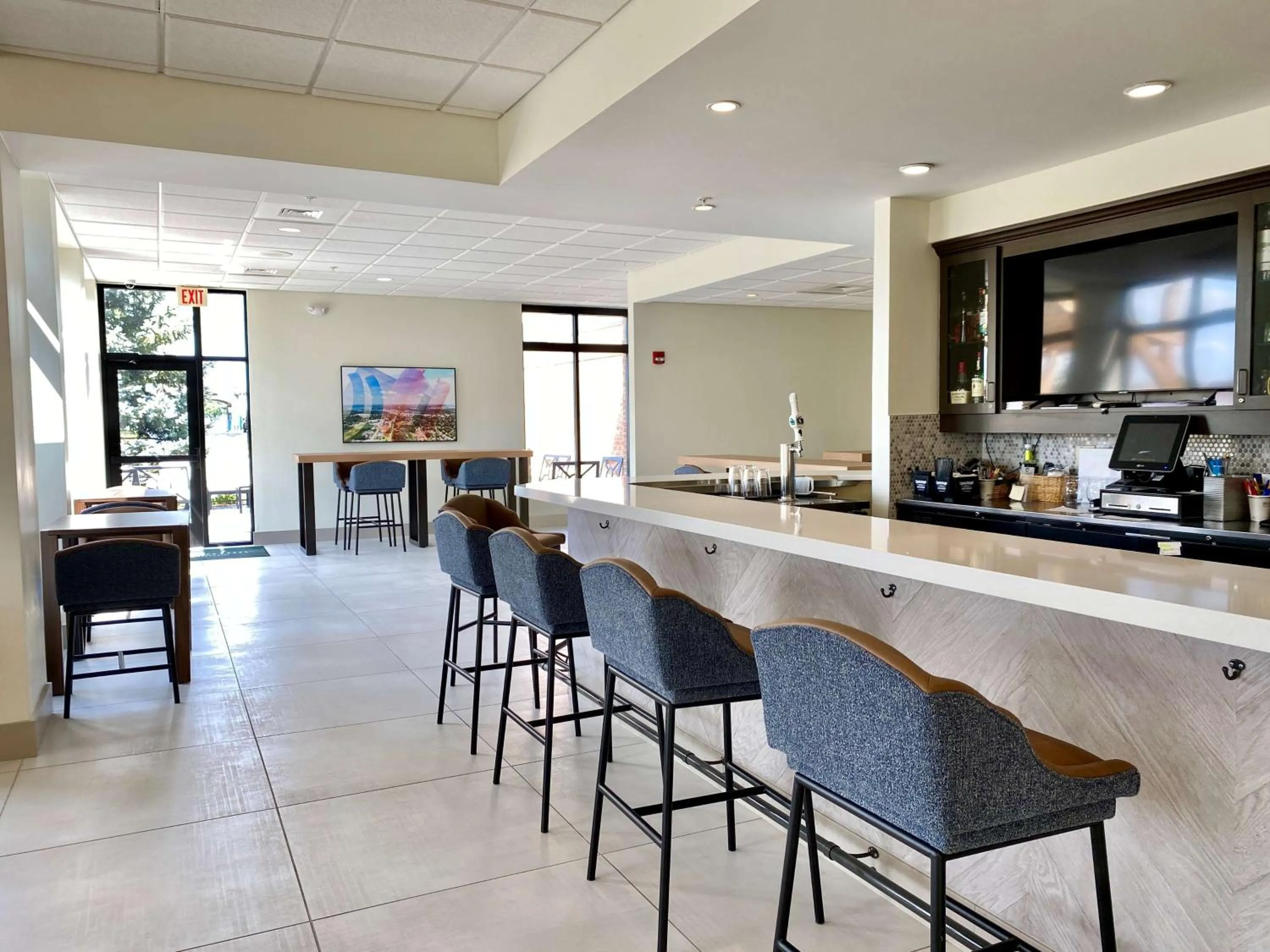Lounge or bar in Hilton Garden Inn Oconomowoc