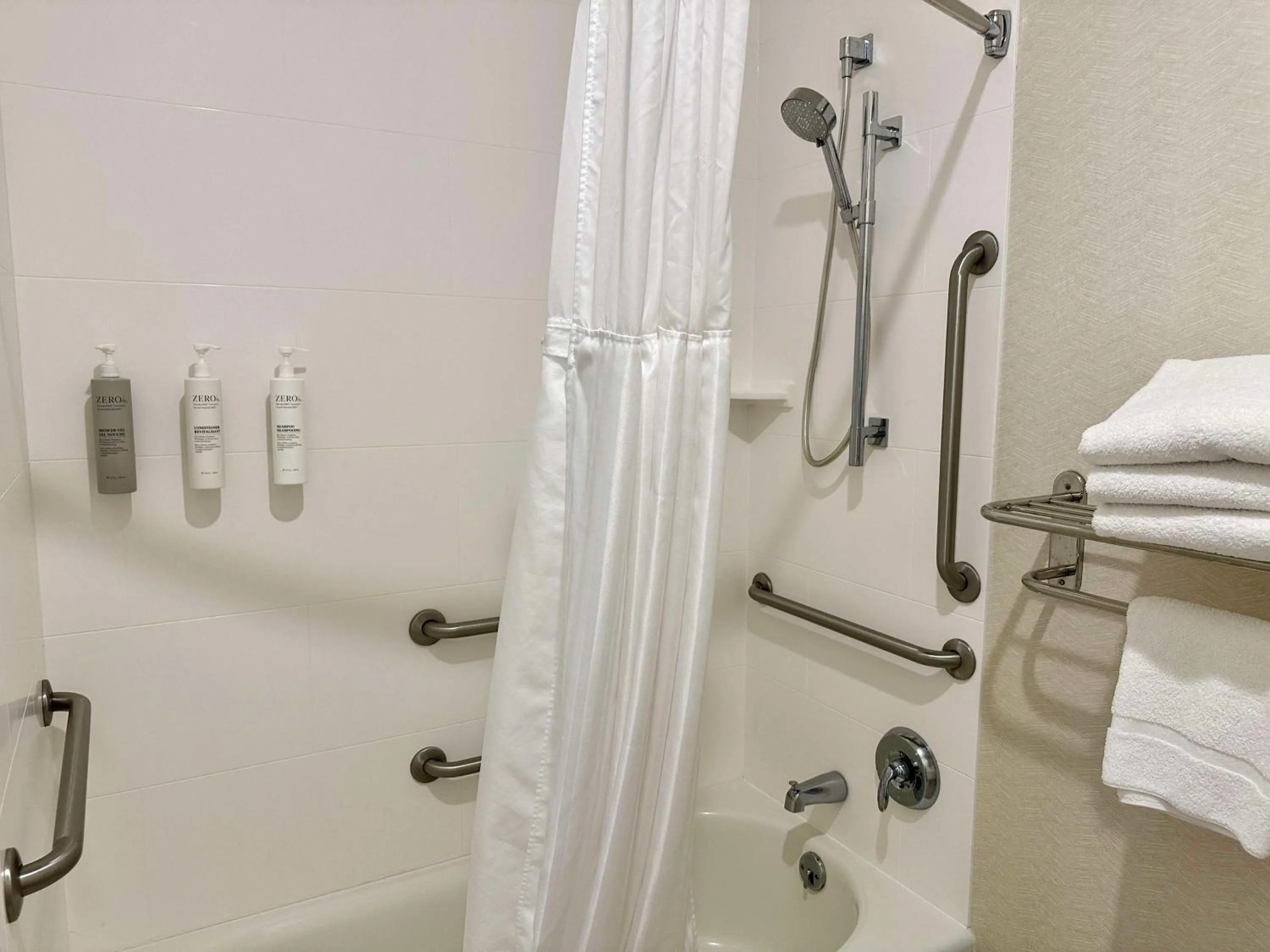 Bathroom in Hilton Garden Inn Oconomowoc