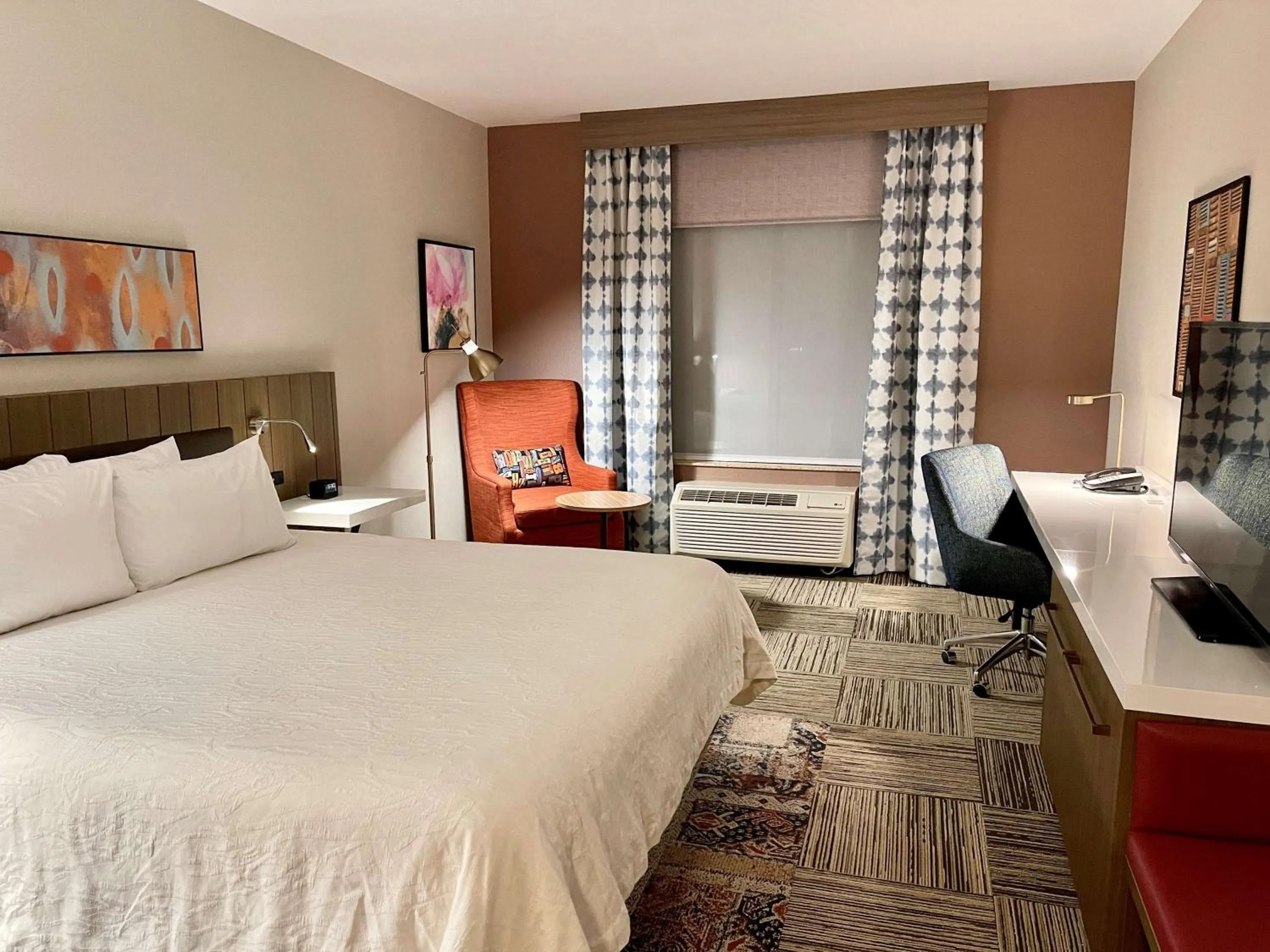 Bedroom, Bed in Hilton Garden Inn Oconomowoc