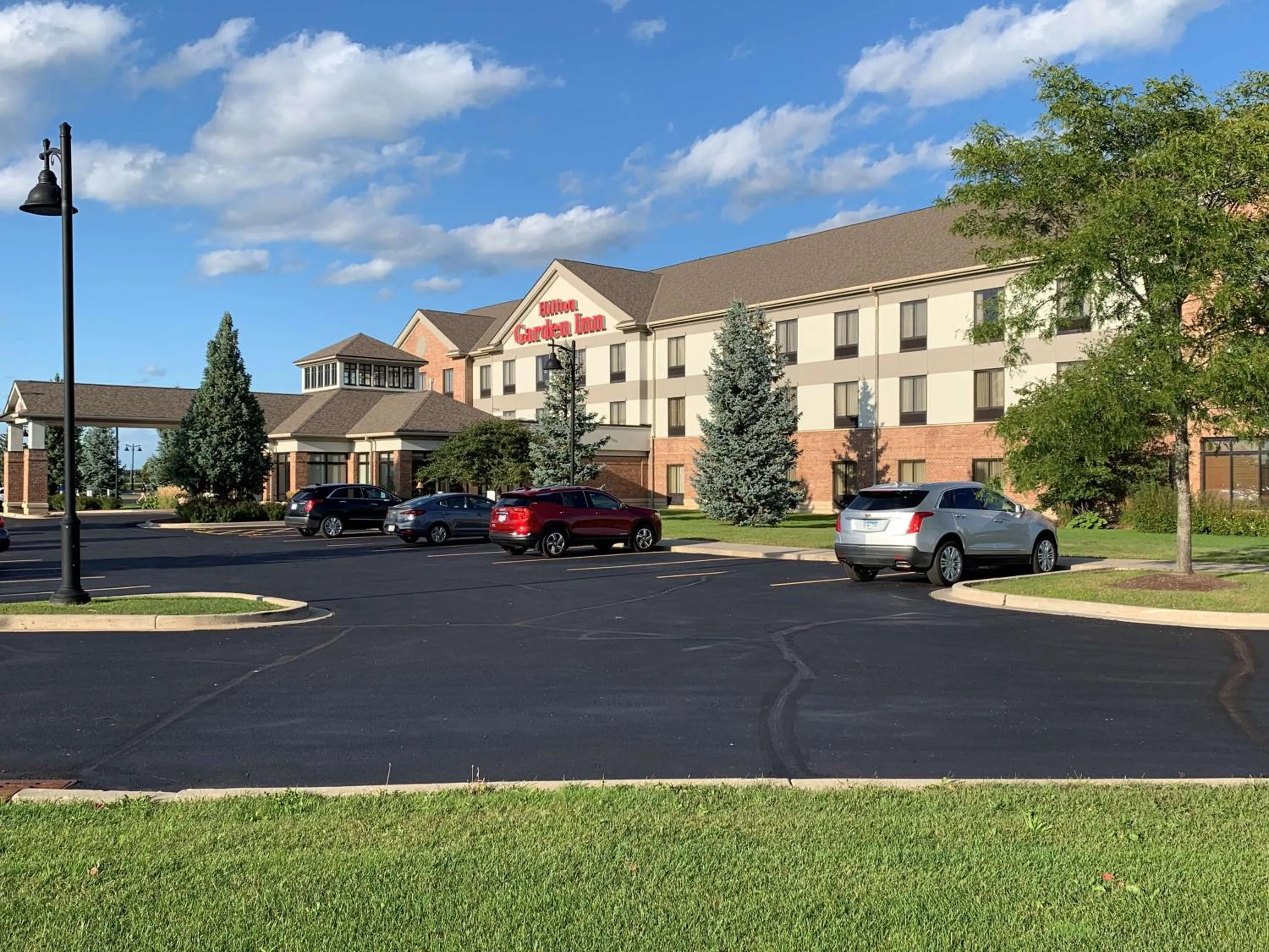Property building in Hilton Garden Inn Oconomowoc