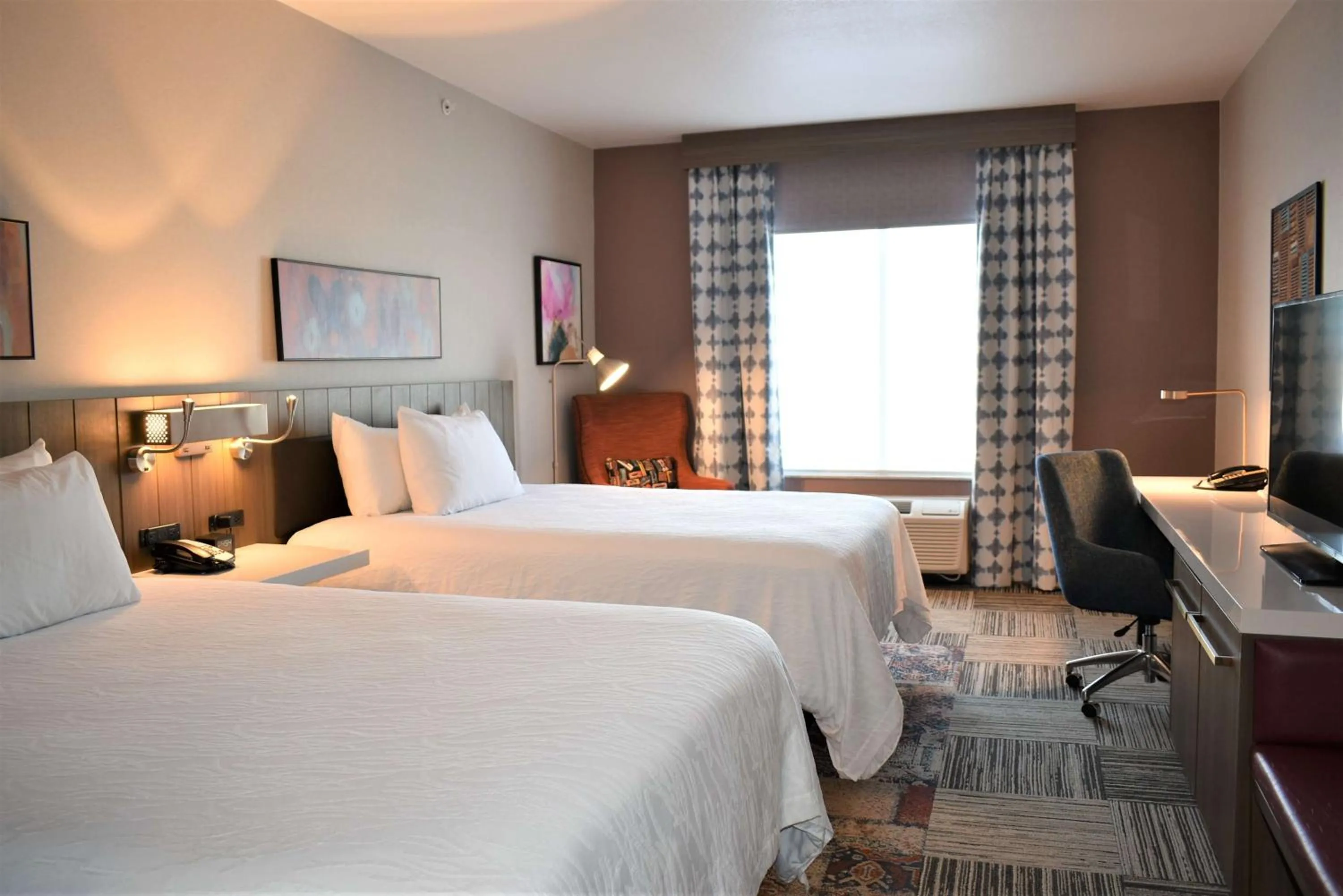 Bedroom, Bed in Hilton Garden Inn Oconomowoc