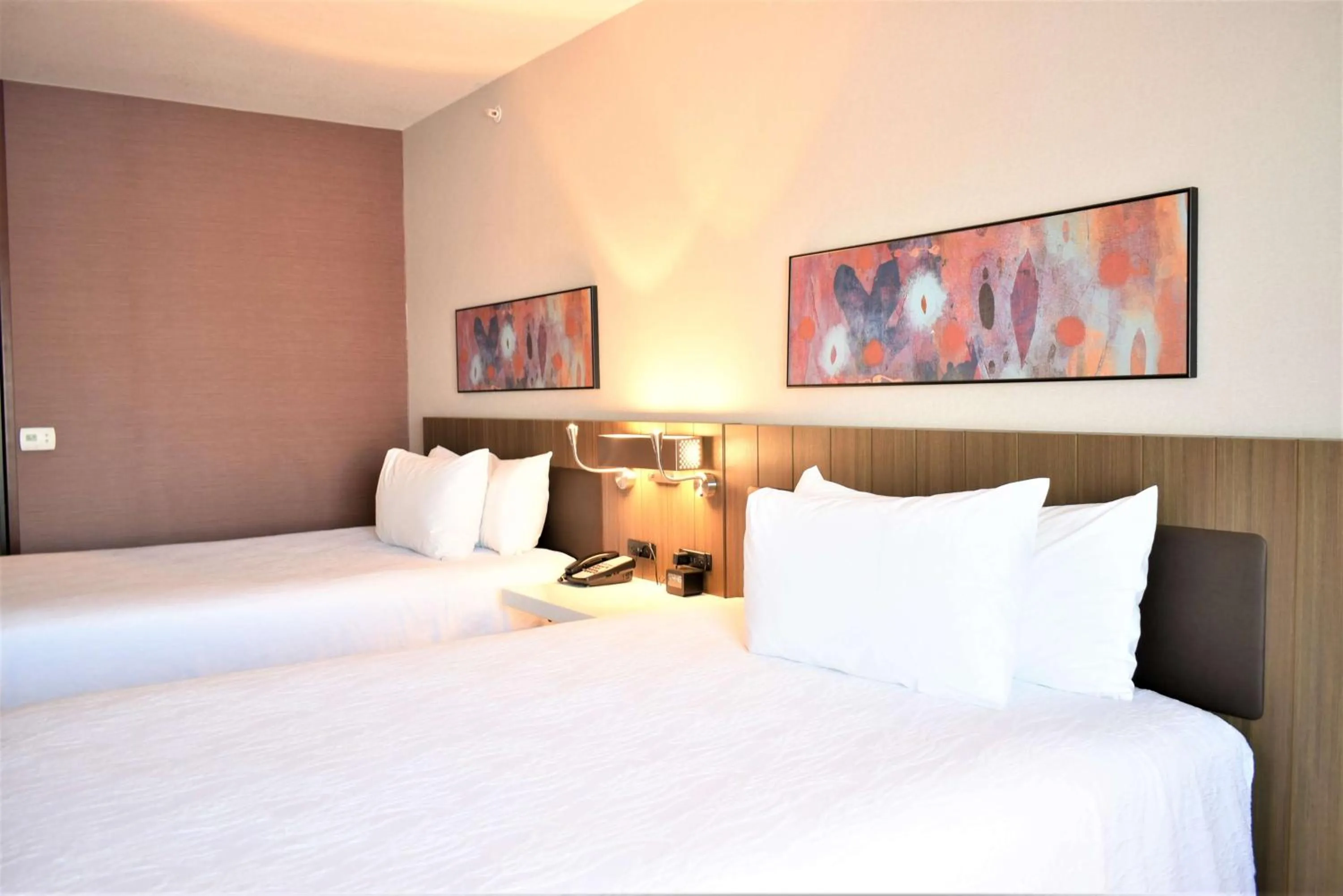 Bed in Hilton Garden Inn Oconomowoc