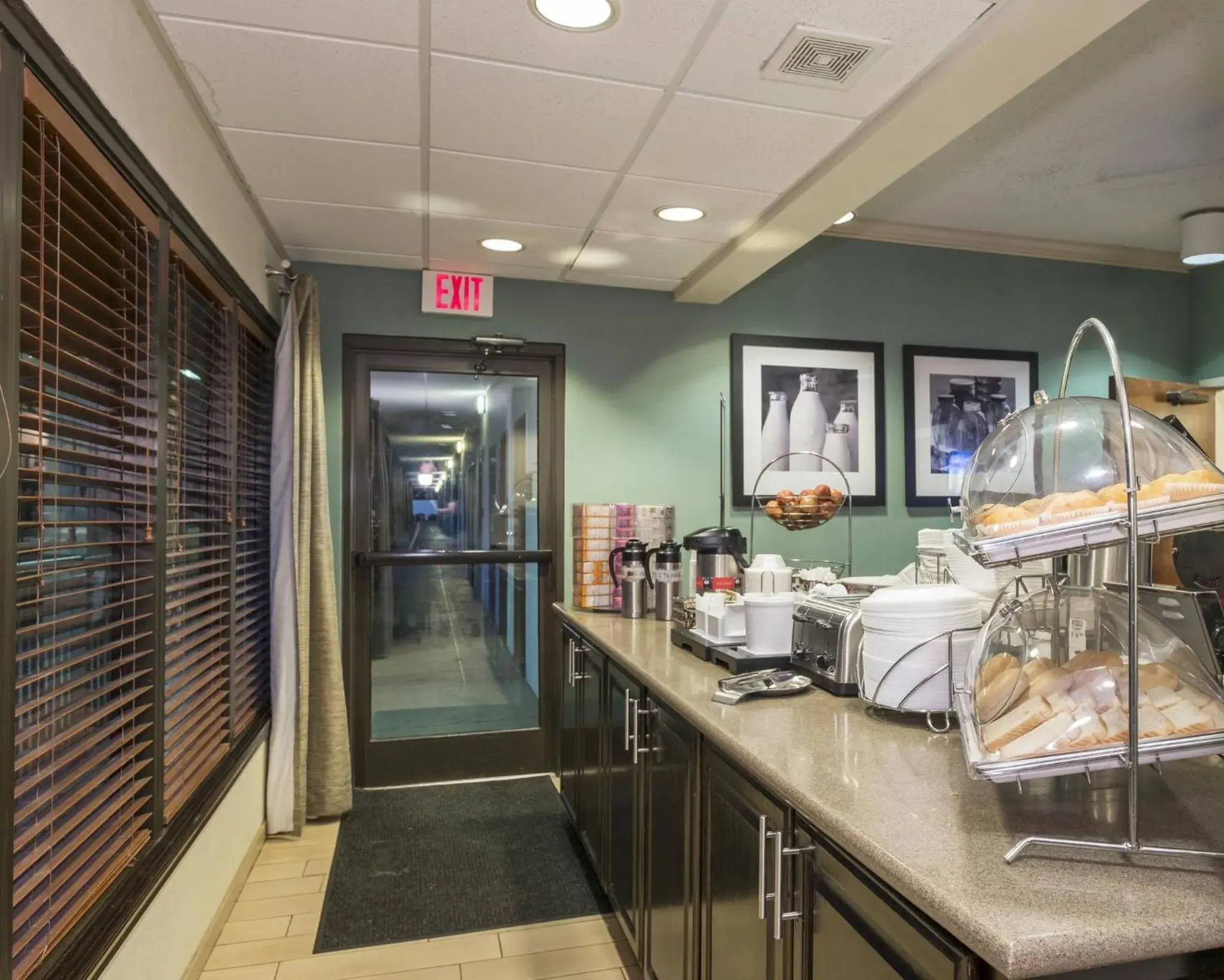 Breakfast in Red Roof Inn Tupelo Breakfast in Red Roof Inn Tupelo