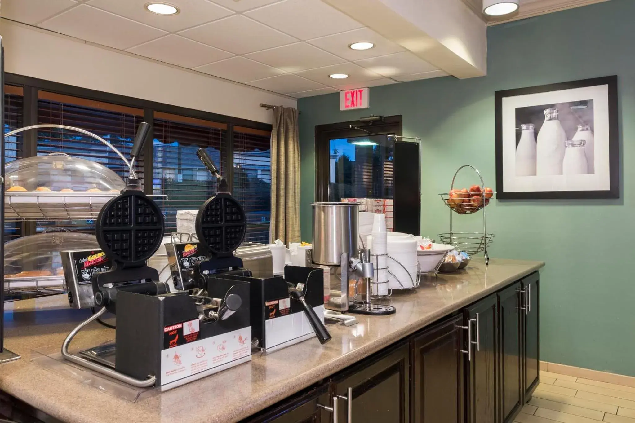 Breakfast in Red Roof Inn Tupelo Breakfast in Red Roof Inn Tupelo