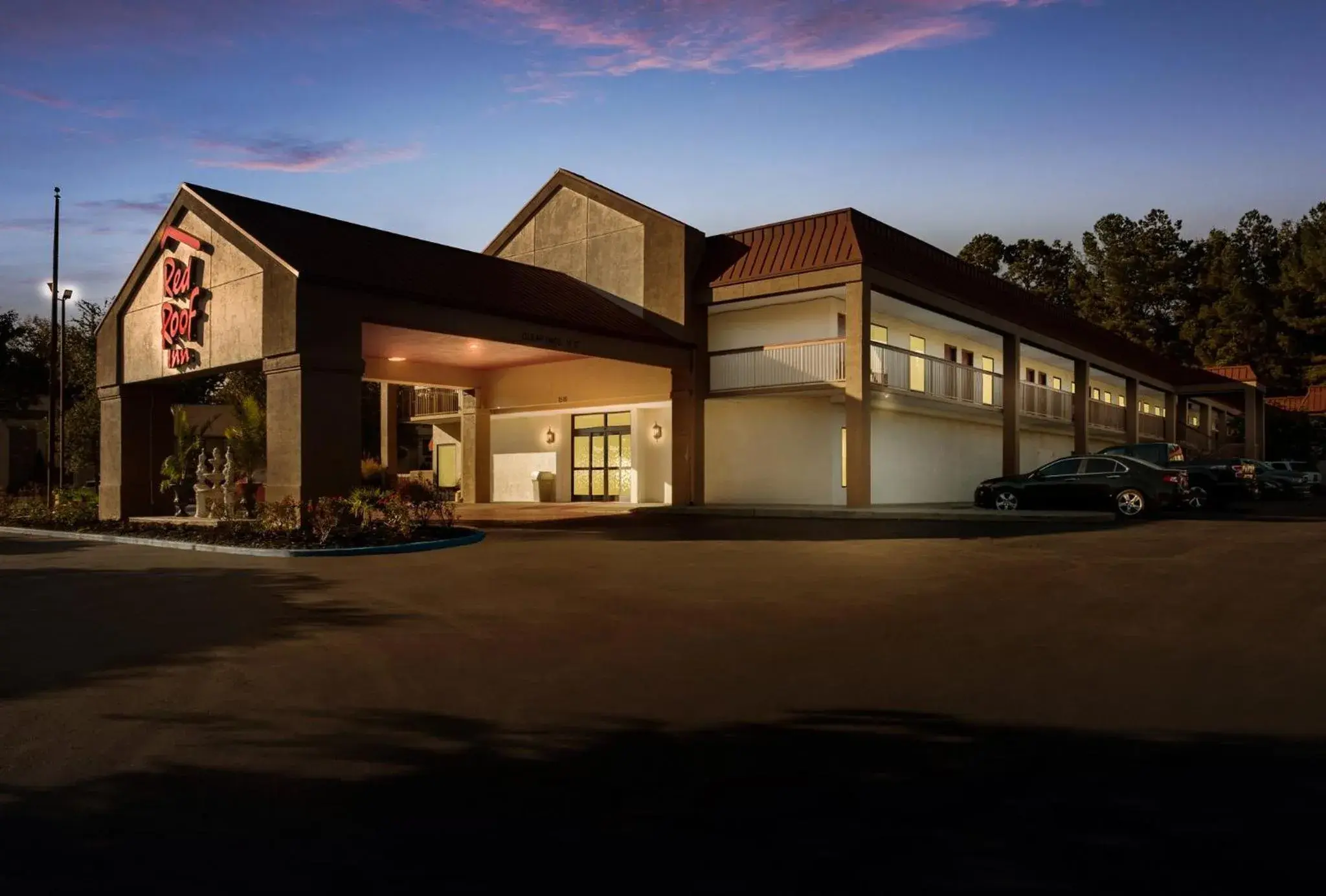 Property building in Red Roof Inn Tupelo Property building in Red Roof Inn Tupelo