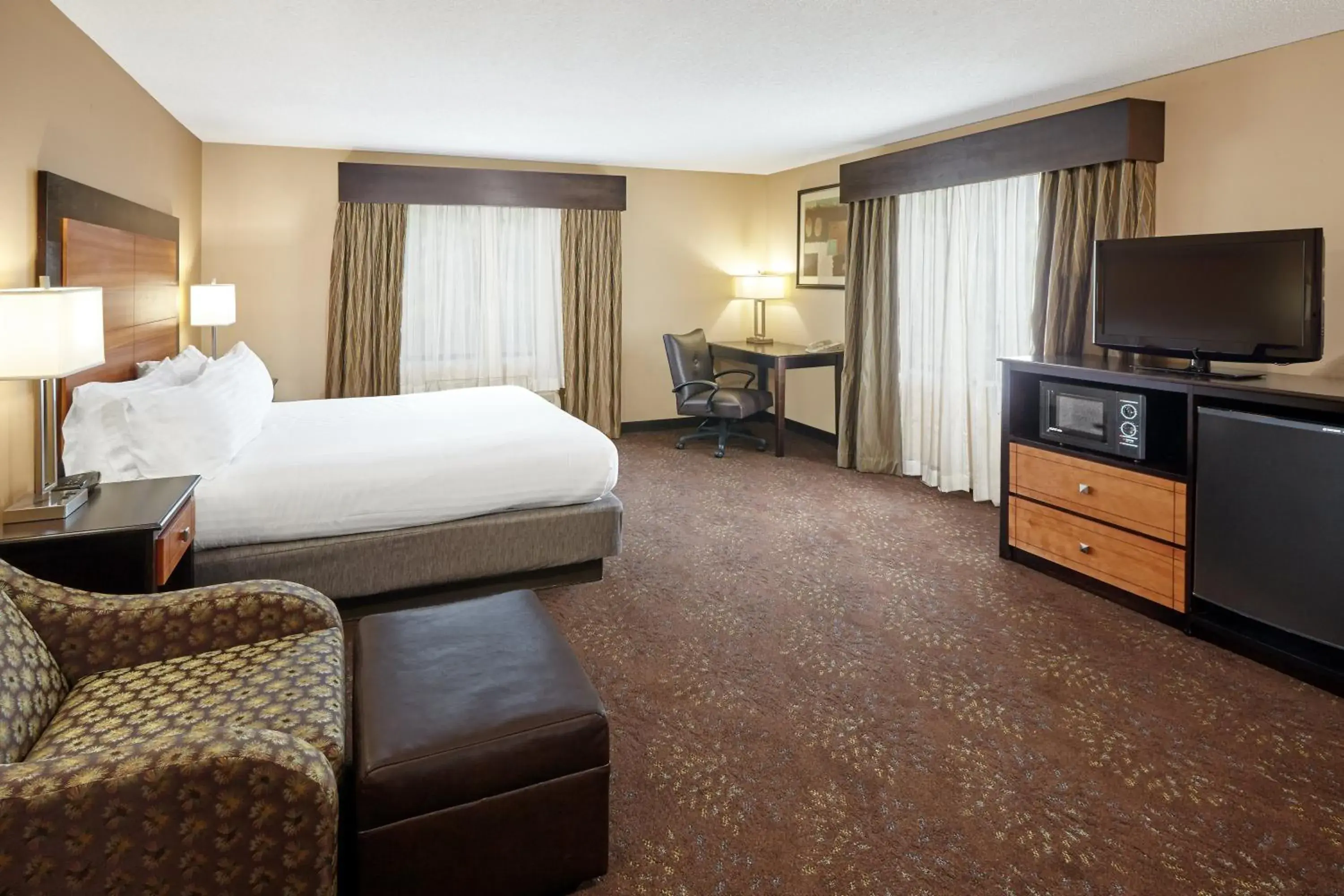 Photo of the whole room, TV/Entertainment Center in Holiday Inn Express Hotel & Suites Buford-Mall Of Georgia