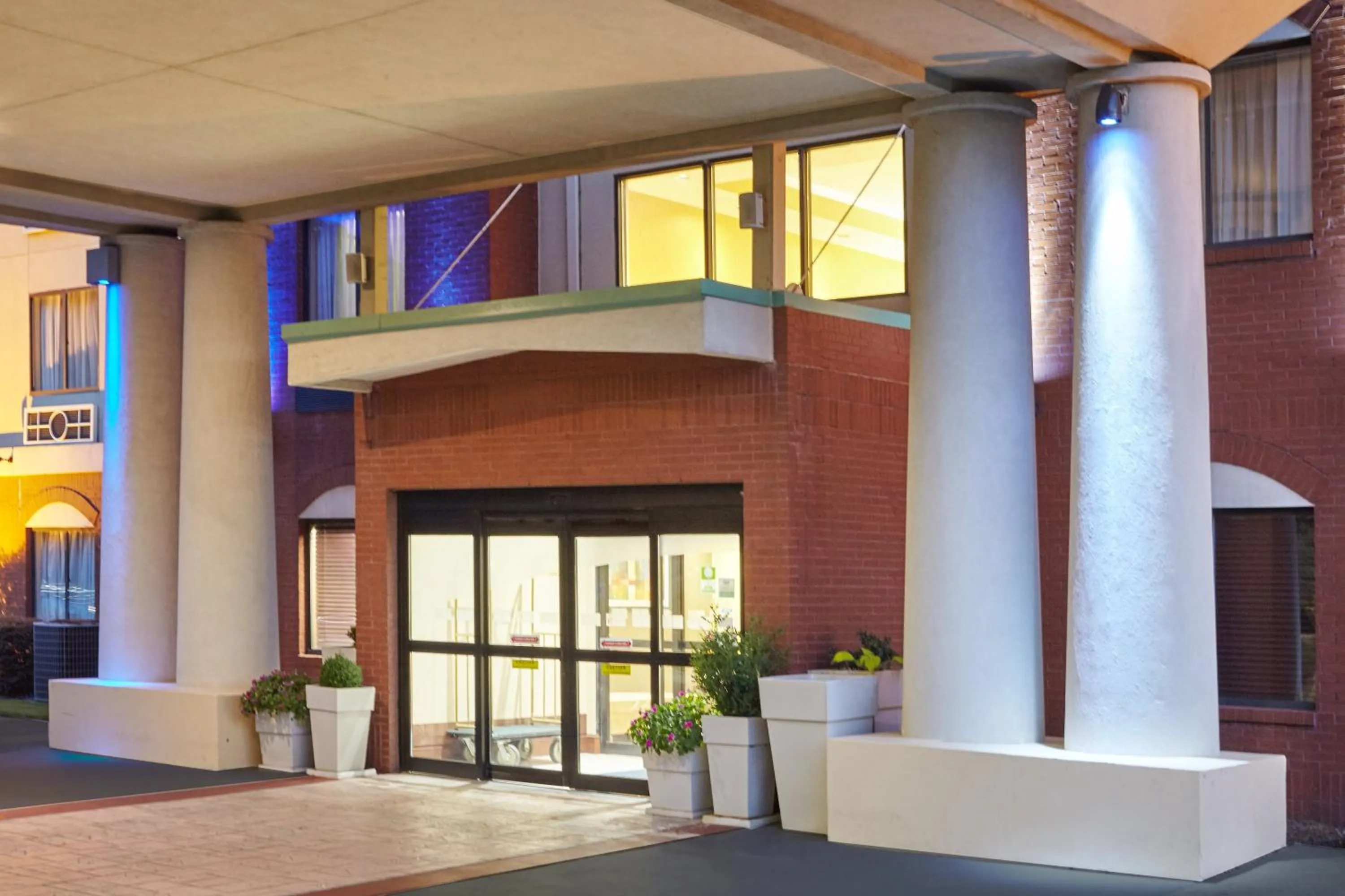 Property building in Holiday Inn Express Hotel & Suites Buford-Mall Of Georgia