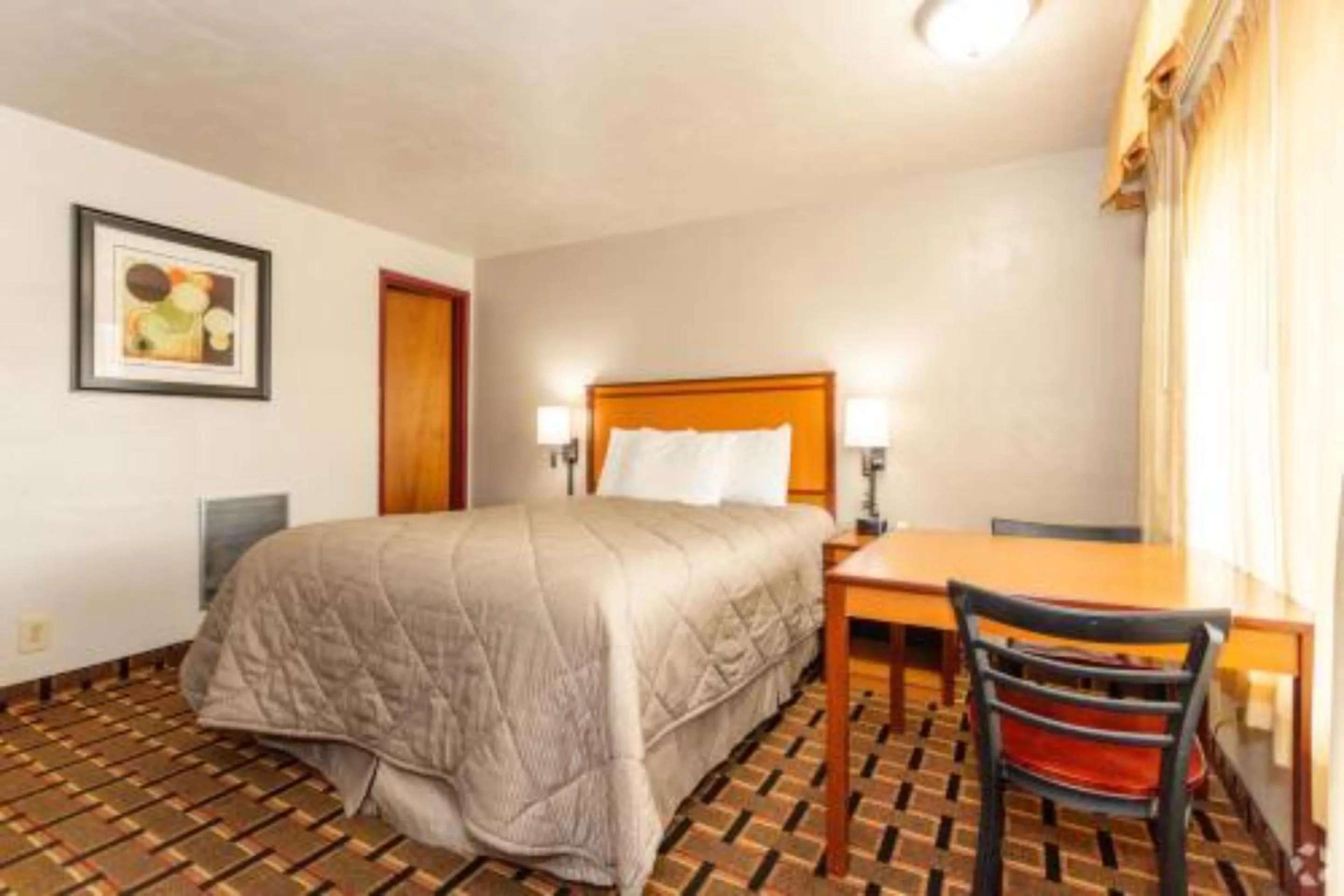 Bedroom, Bed in Anchor Bay Inn near Winchester Bay