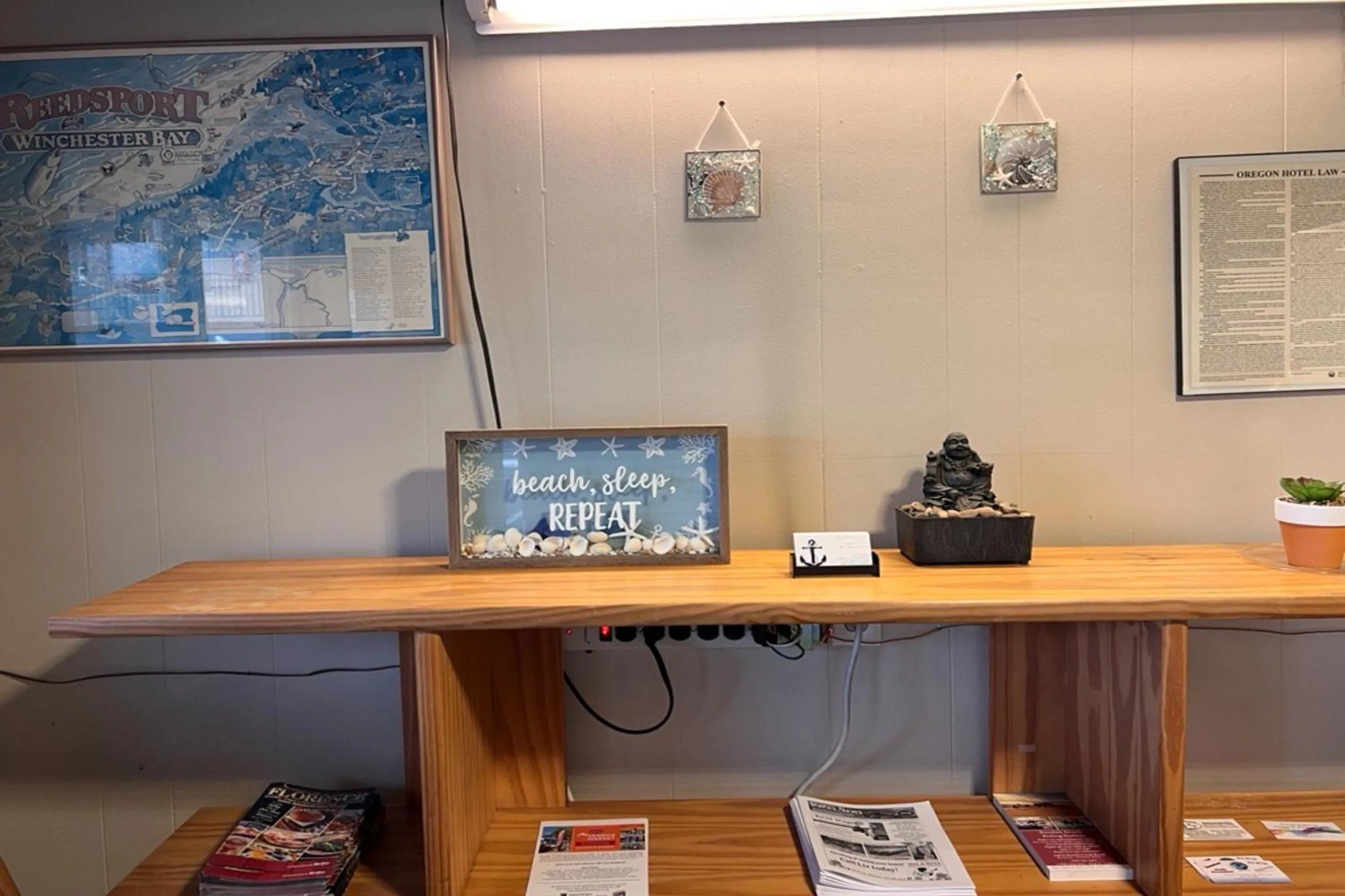 Lobby or reception in Anchor Bay Inn near Winchester Bay