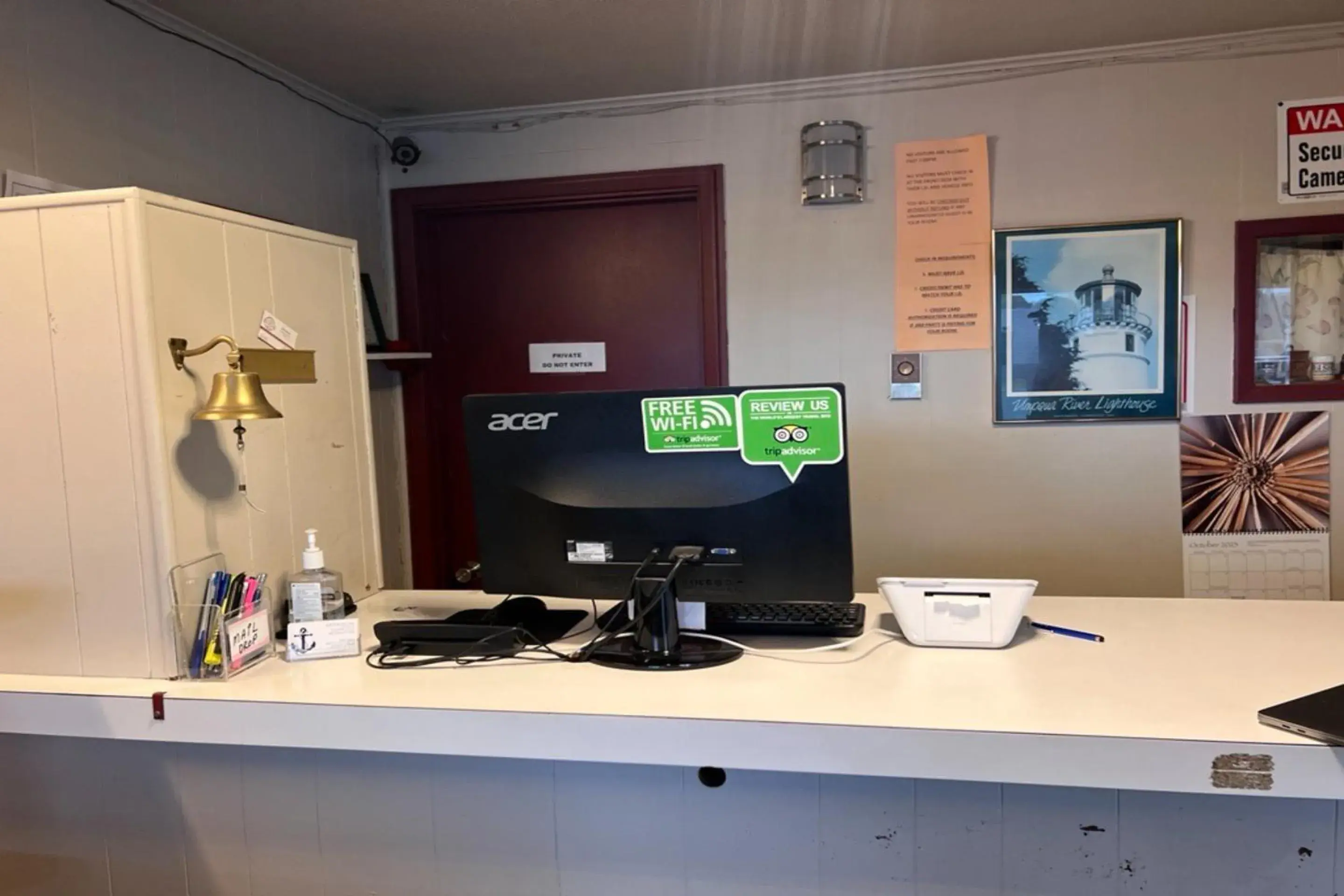 Lobby or reception in Anchor Bay Inn near Winchester Bay Lobby or reception in Anchor Bay Inn near Winchester Bay