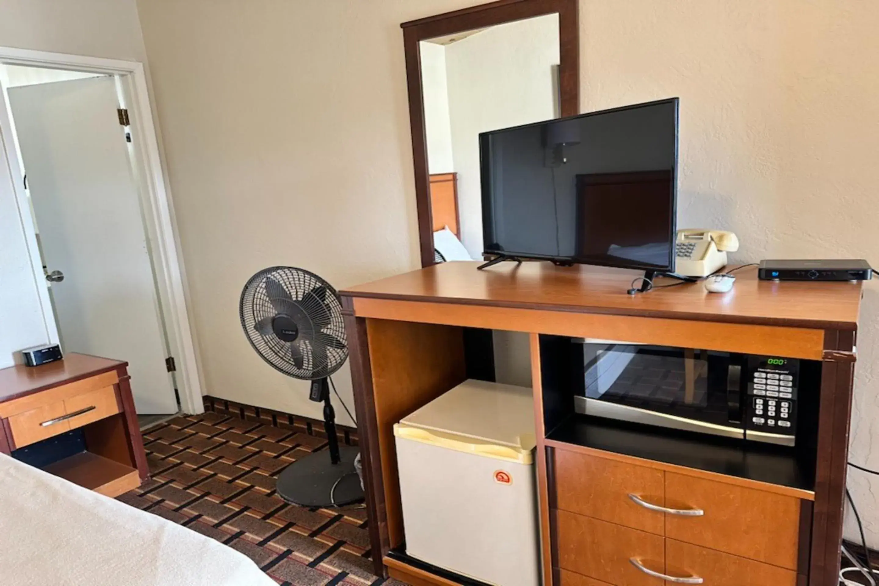 Bedroom in Anchor Bay Inn near Winchester Bay Bedroom in Anchor Bay Inn near Winchester Bay