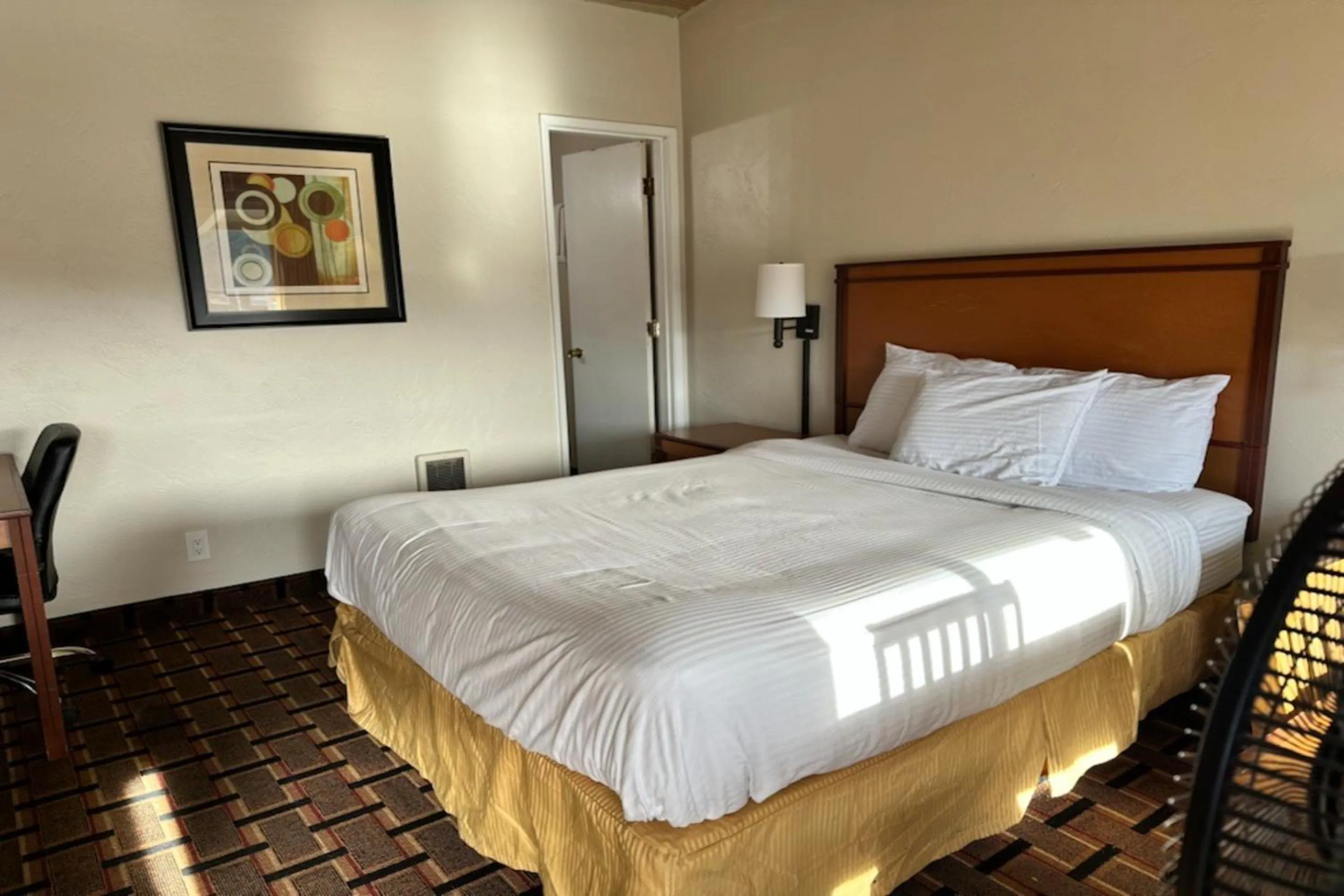Bedroom, Bed in Anchor Bay Inn near Winchester Bay