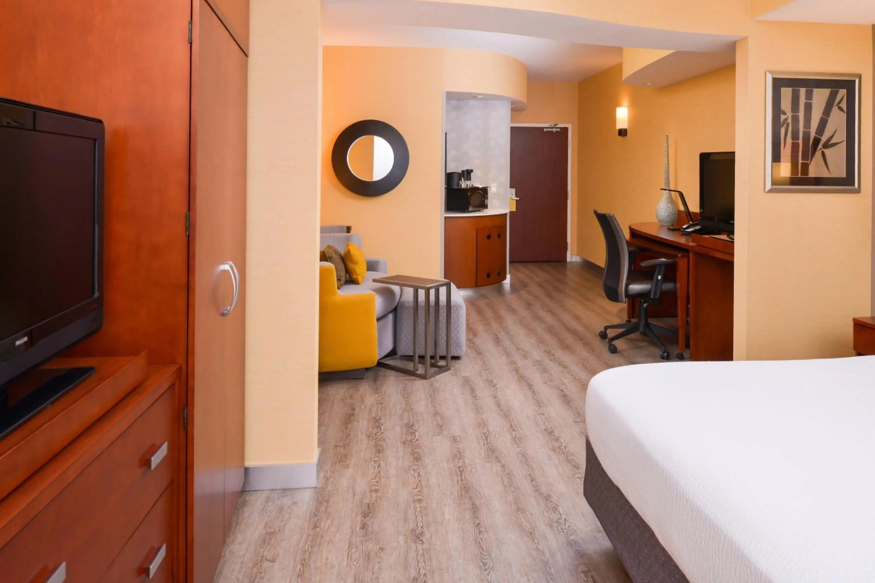 Bedroom, Bed in Courtyard by Marriott Victorville Hesperia