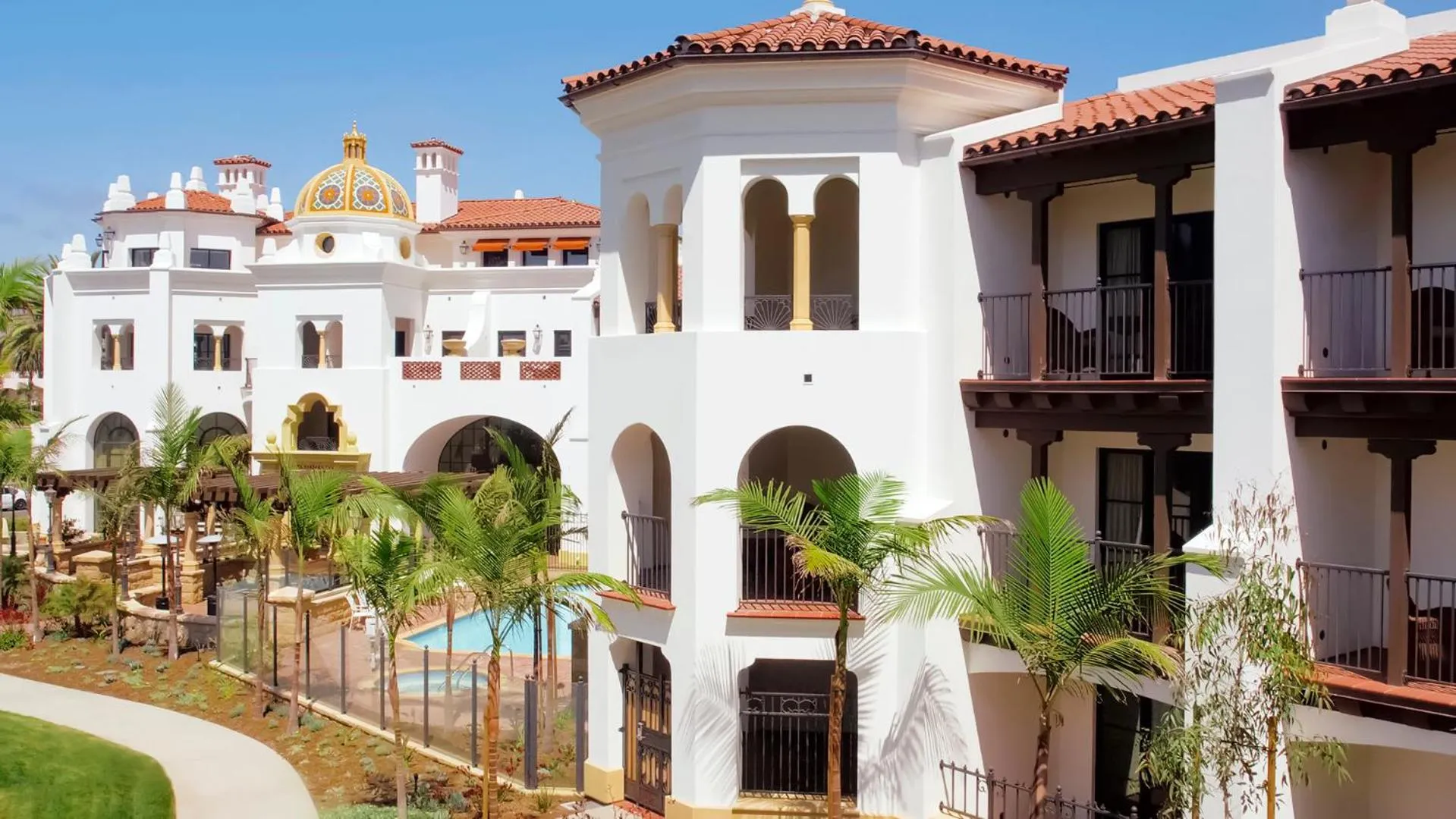 Property building in Santa Barbara Inn