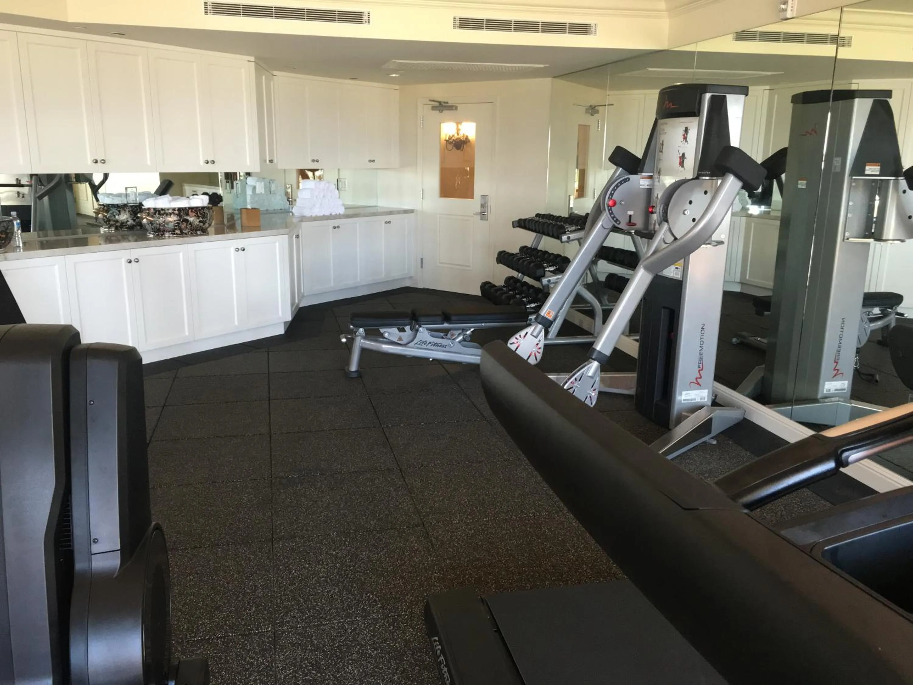 Fitness centre/facilities in Santa Barbara Inn