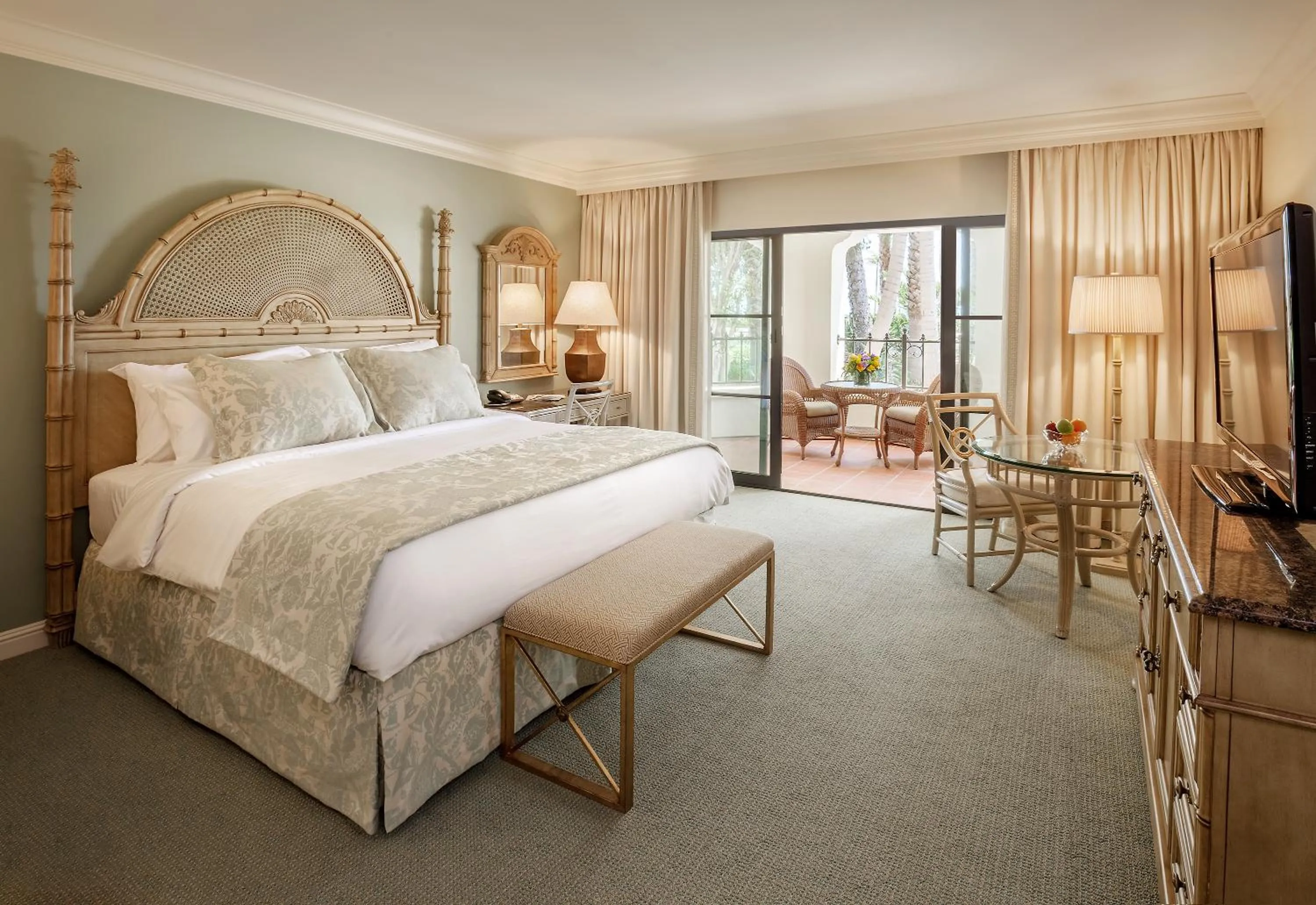 Balcony/Terrace, Bed in Santa Barbara Inn