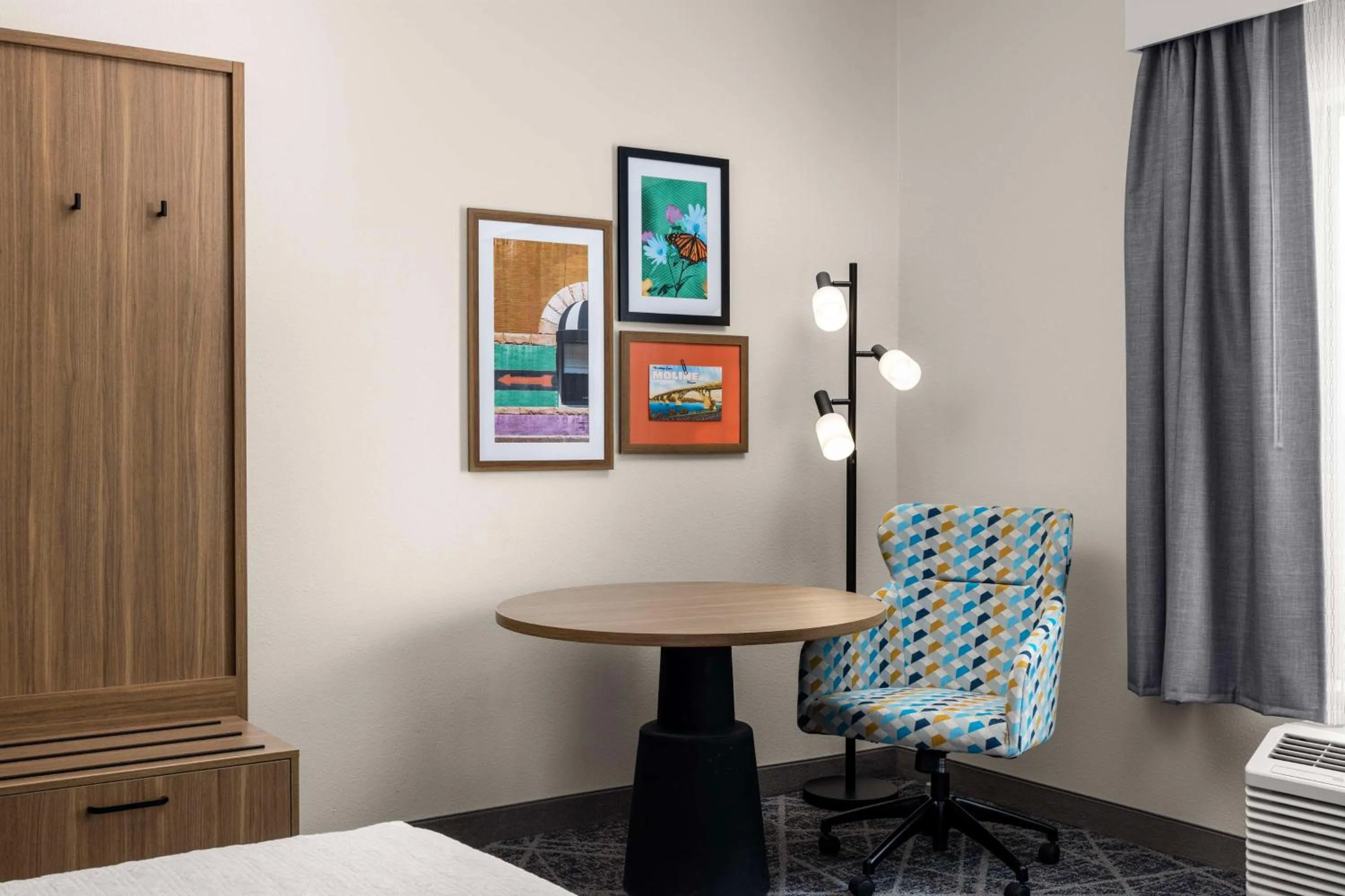 Living room in Hampton Inn & Suites Moline-Quad City Int'l Aprt