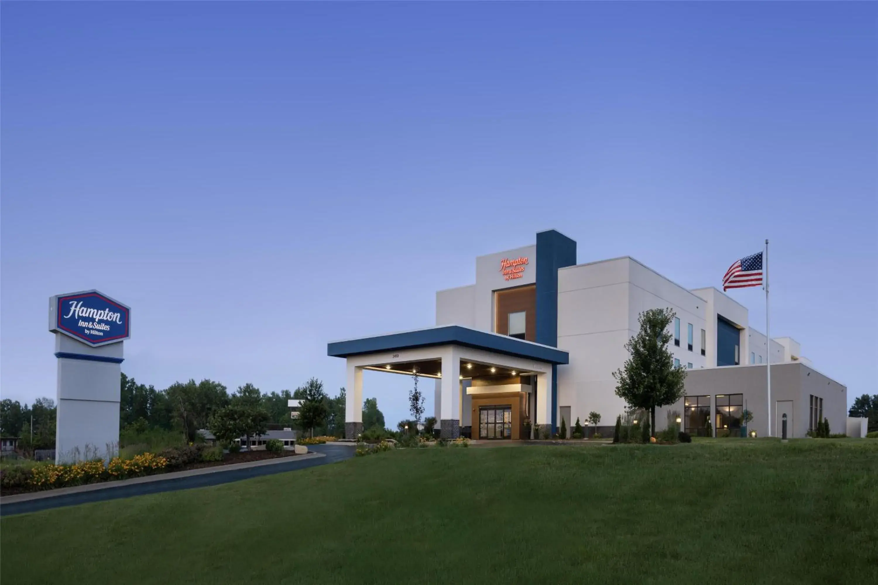 Property building in Hampton Inn & Suites Moline-Quad City Int'l Aprt Property building in Hampton Inn & Suites Moline-Quad City Int'l Aprt