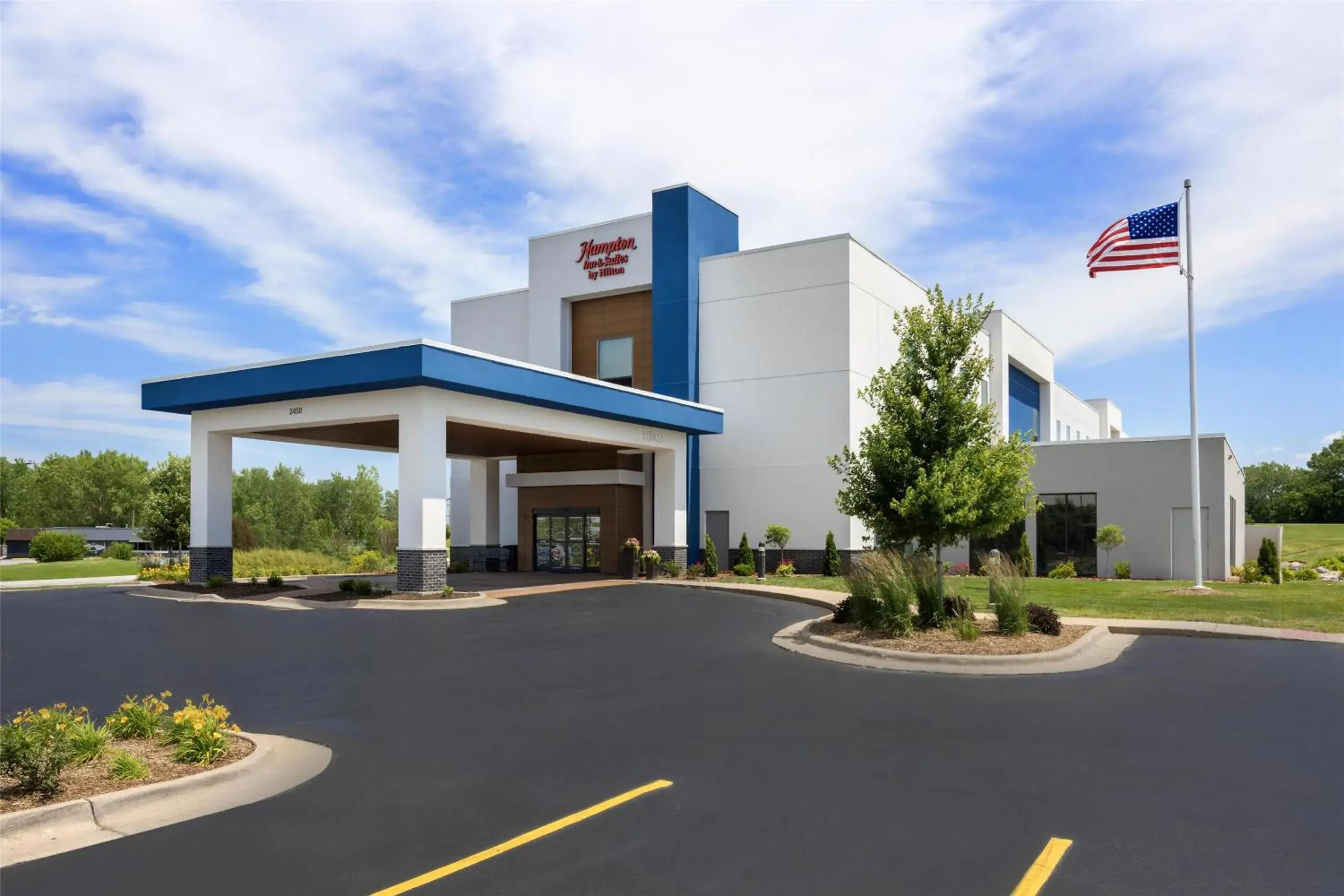 Property building in Hampton Inn & Suites Moline-Quad City Int'l Aprt Property building in Hampton Inn & Suites Moline-Quad City Int'l Aprt