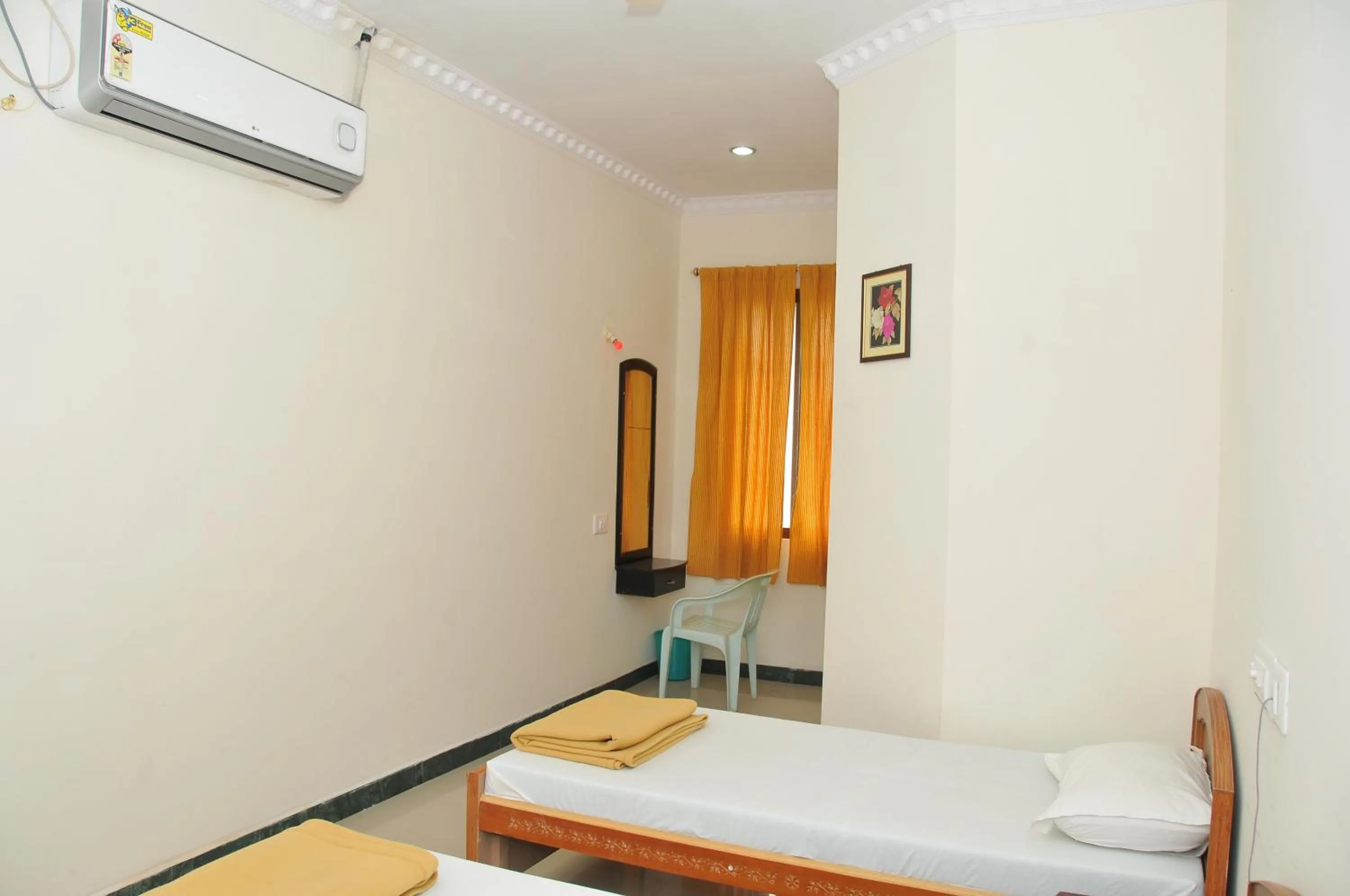Bed in Hotel Nachiappa Palace