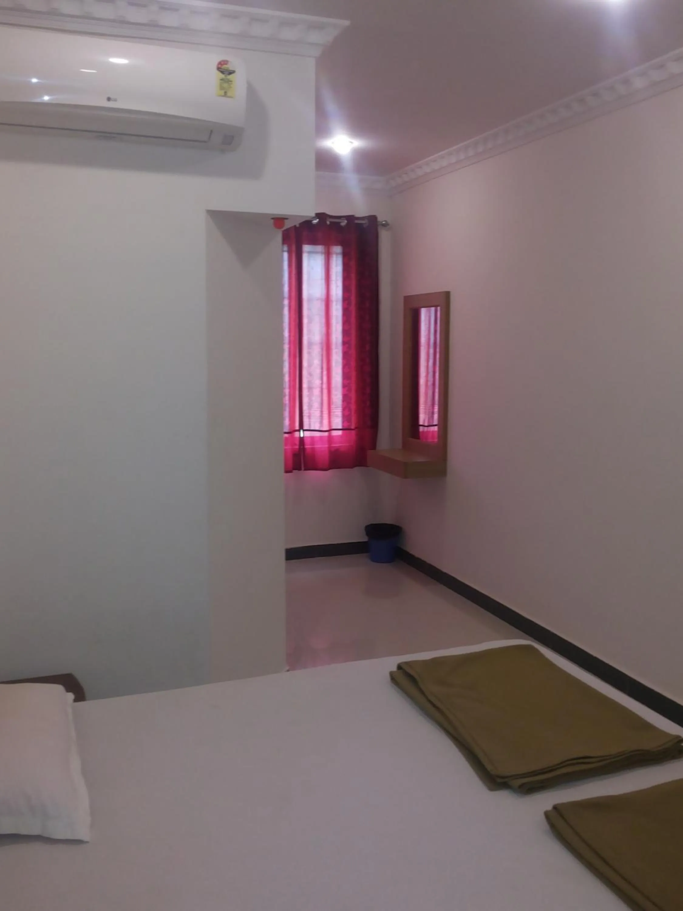 Bed in Hotel Nachiappa Palace