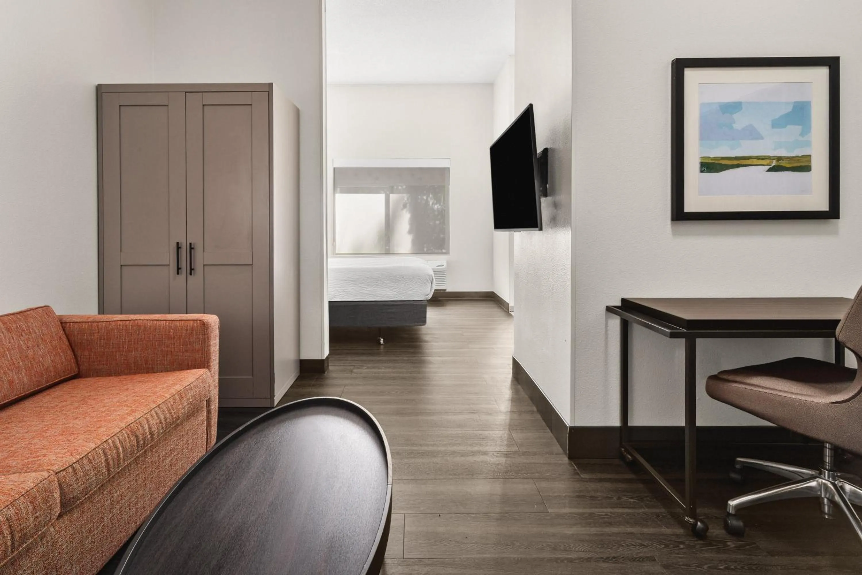 Photo of the whole room, Bed in Holiday Inn & Suites Bothell an IHG Hotel